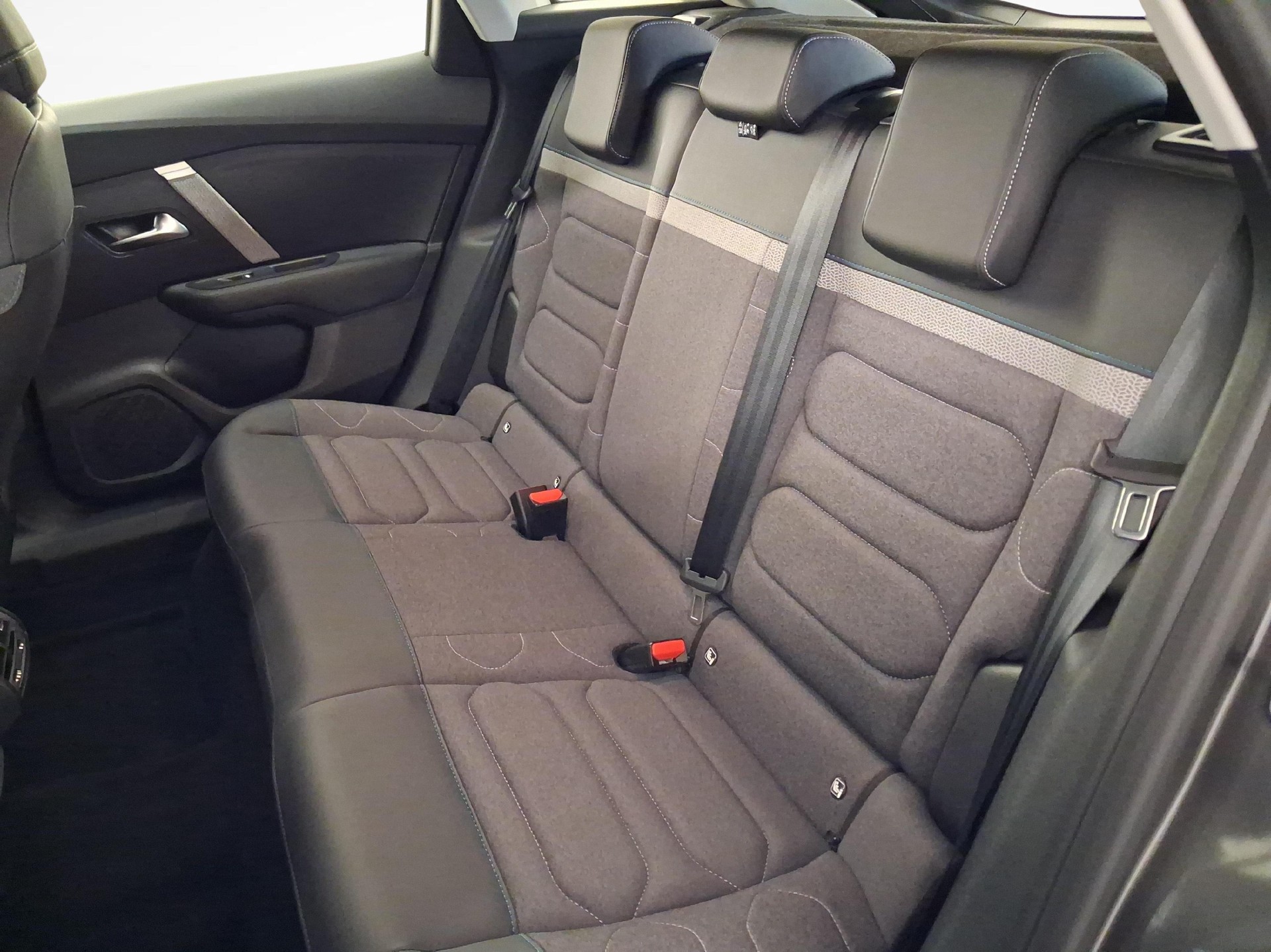 CITROEN C4 1.2 PureTech Swiss Edition-image-10