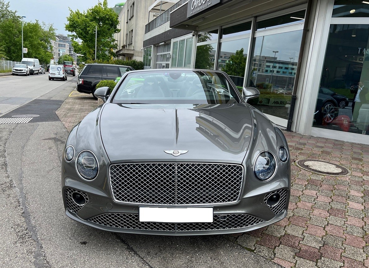 BENTLEY Continental GTC 6.0 W12-showroom-element-3