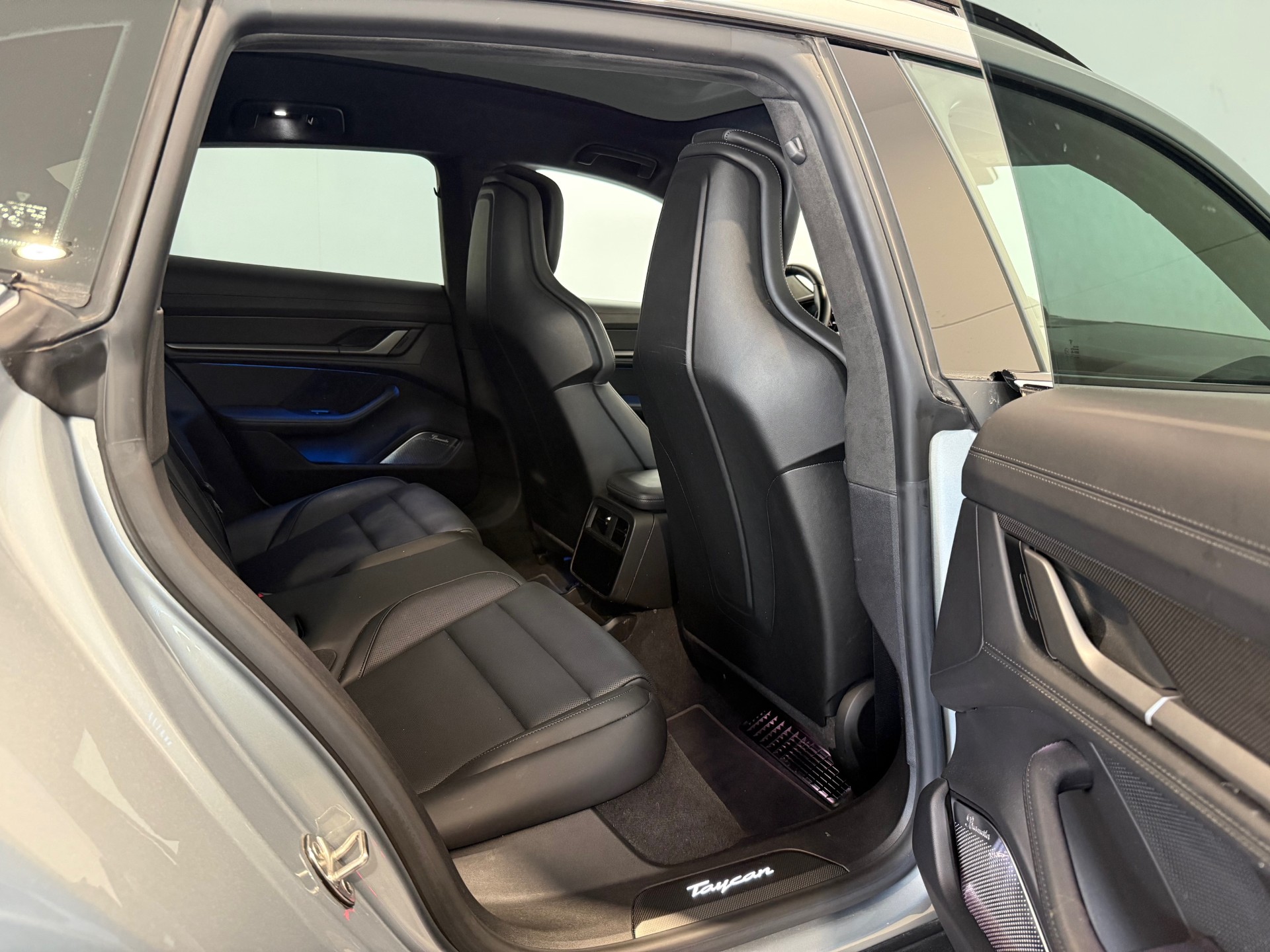 PORSCHE Taycan Turbo S Cross Turismo-image-10