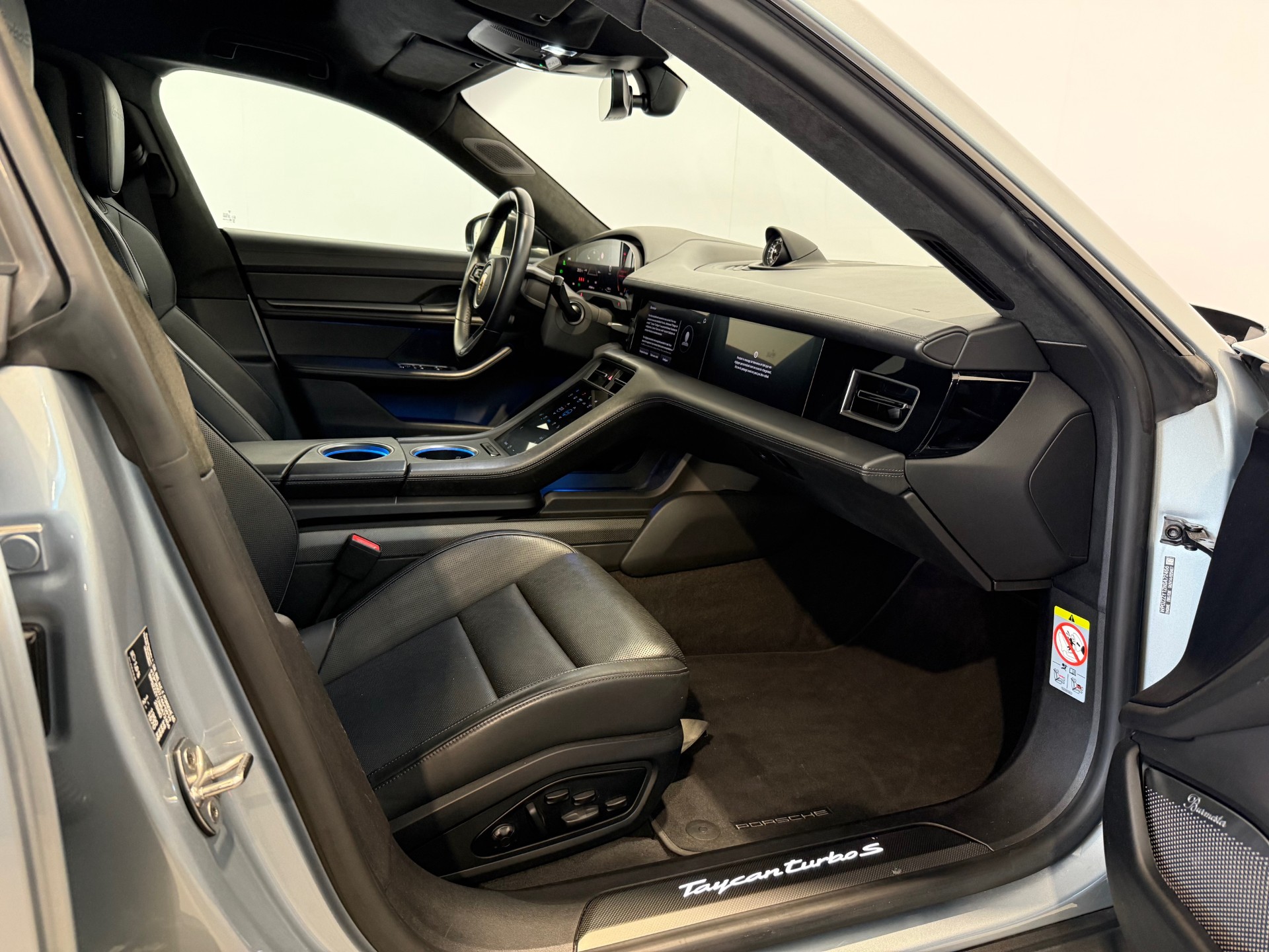 PORSCHE Taycan Turbo S Cross Turismo-image-11