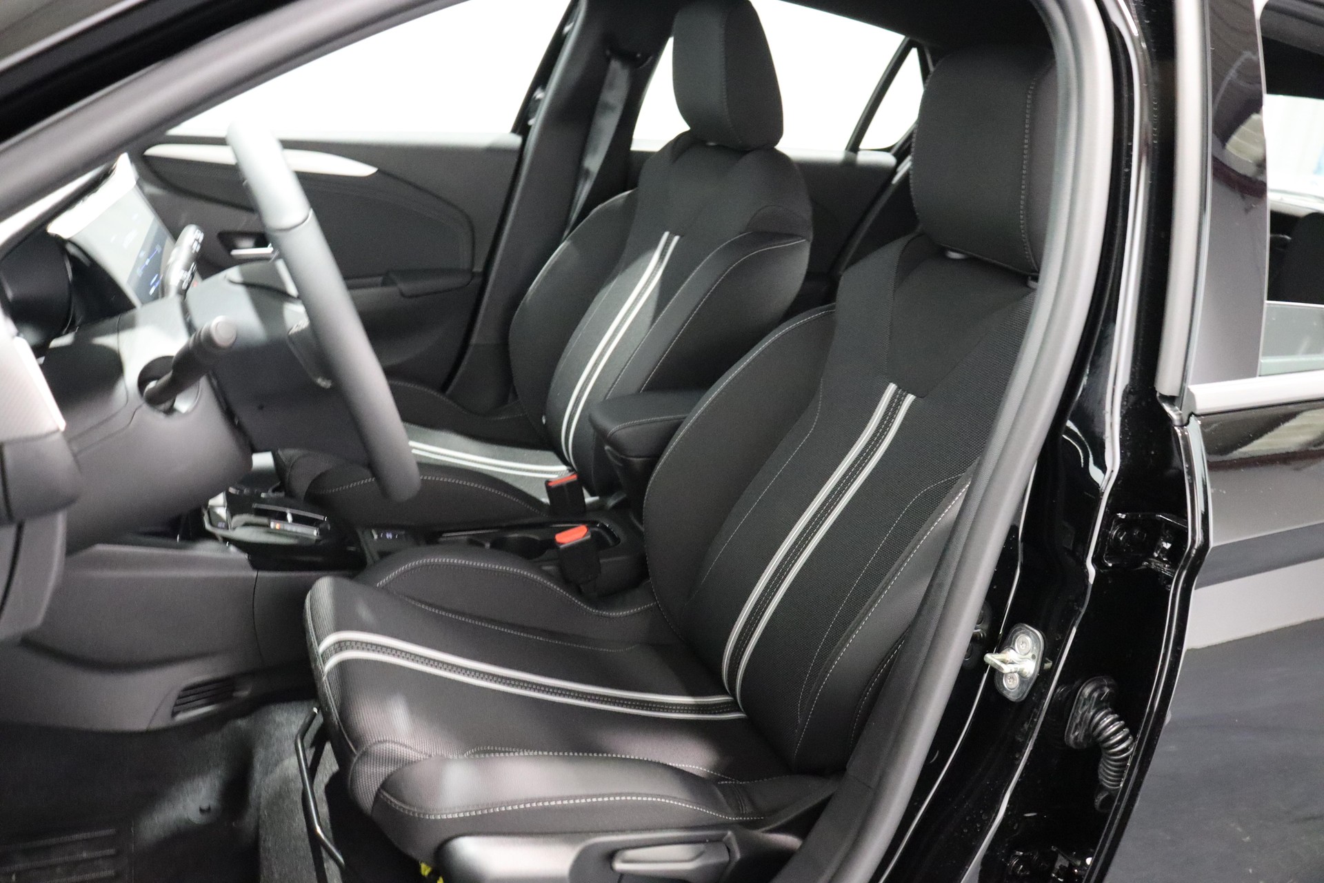 OPEL Corsa 1.2 T Hybrid Viva-image-3