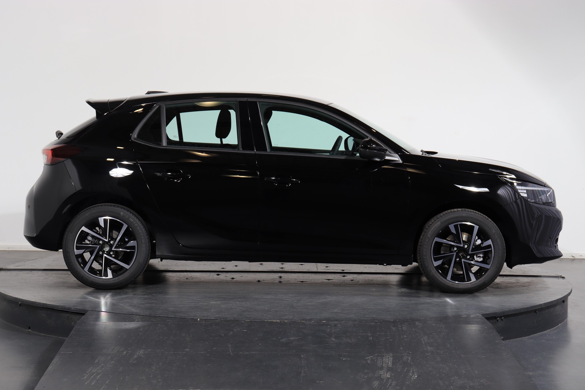 OPEL Corsa 1.2 T Hybrid Viva-image-1