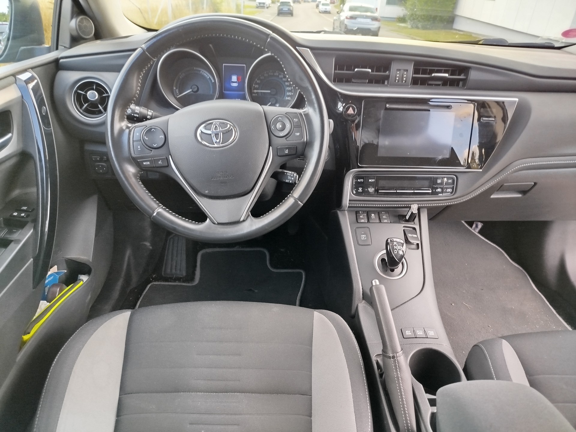 TOYOTA 1.8 HSD Trend-image-4