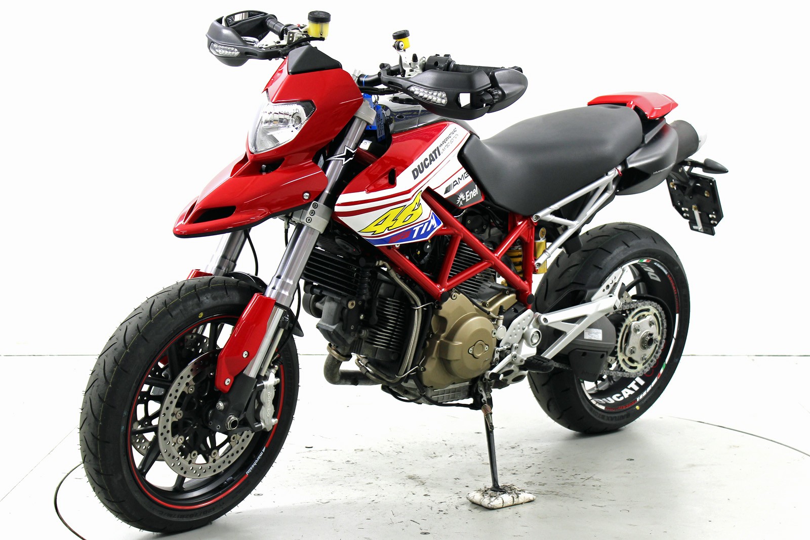 DUCATI HYPERMOTARD 821-showroom-element-2
