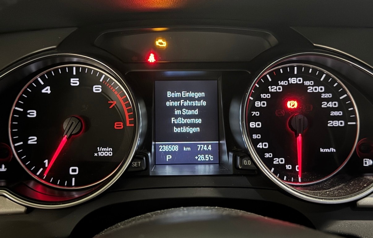 AUDI A5 Cabriolet 2.0 TFSI-image-8