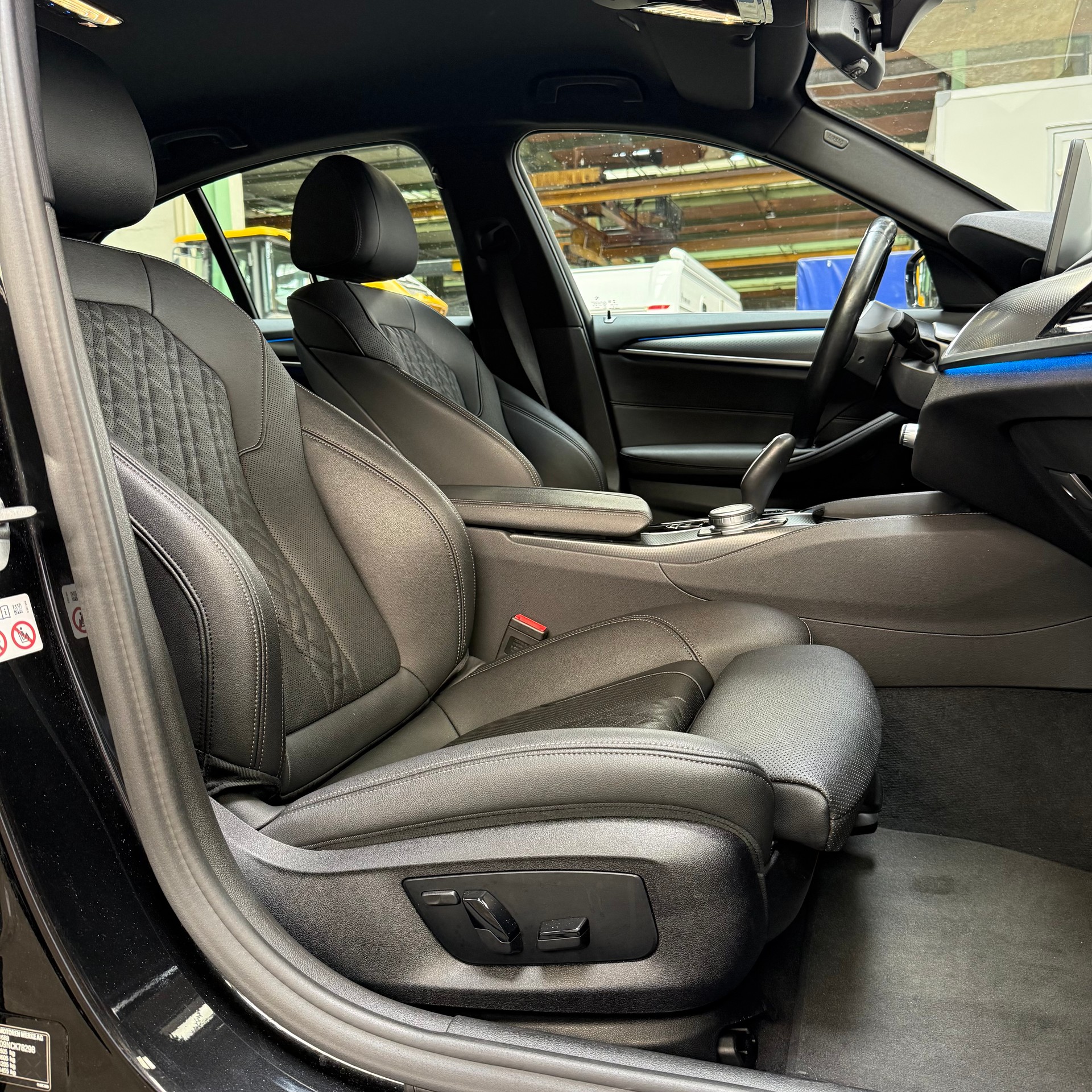 BMW 545e xDrive M Sport Steptronic-image-13