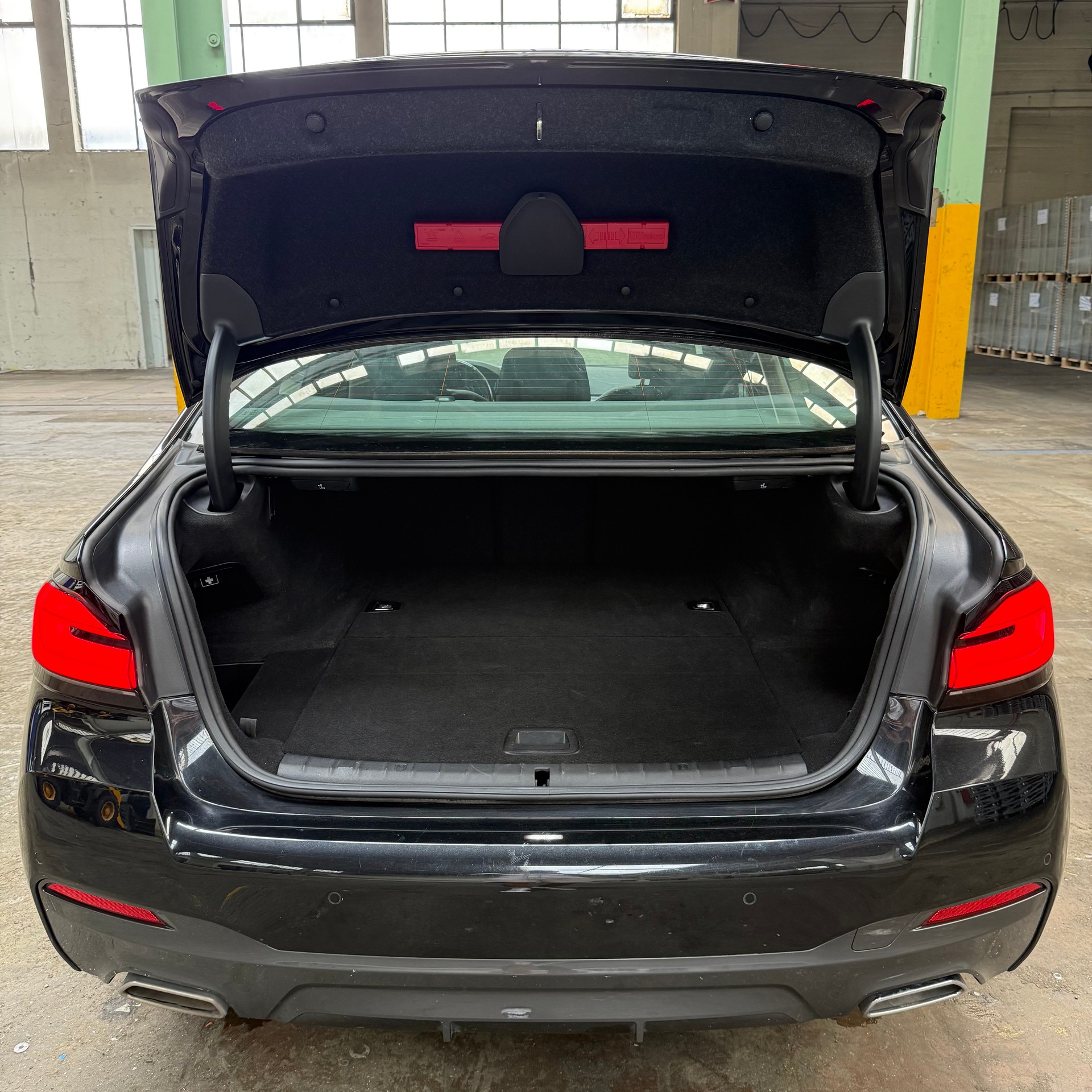 BMW 545e xDrive M Sport Steptronic-image-16