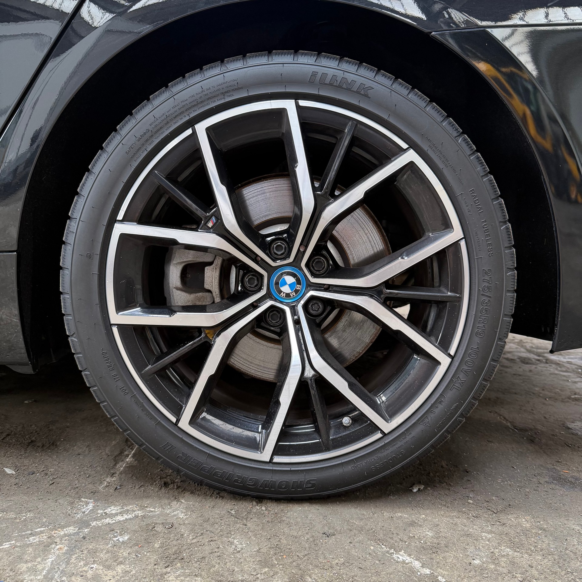 BMW 545e xDrive M Sport Steptronic-image-24
