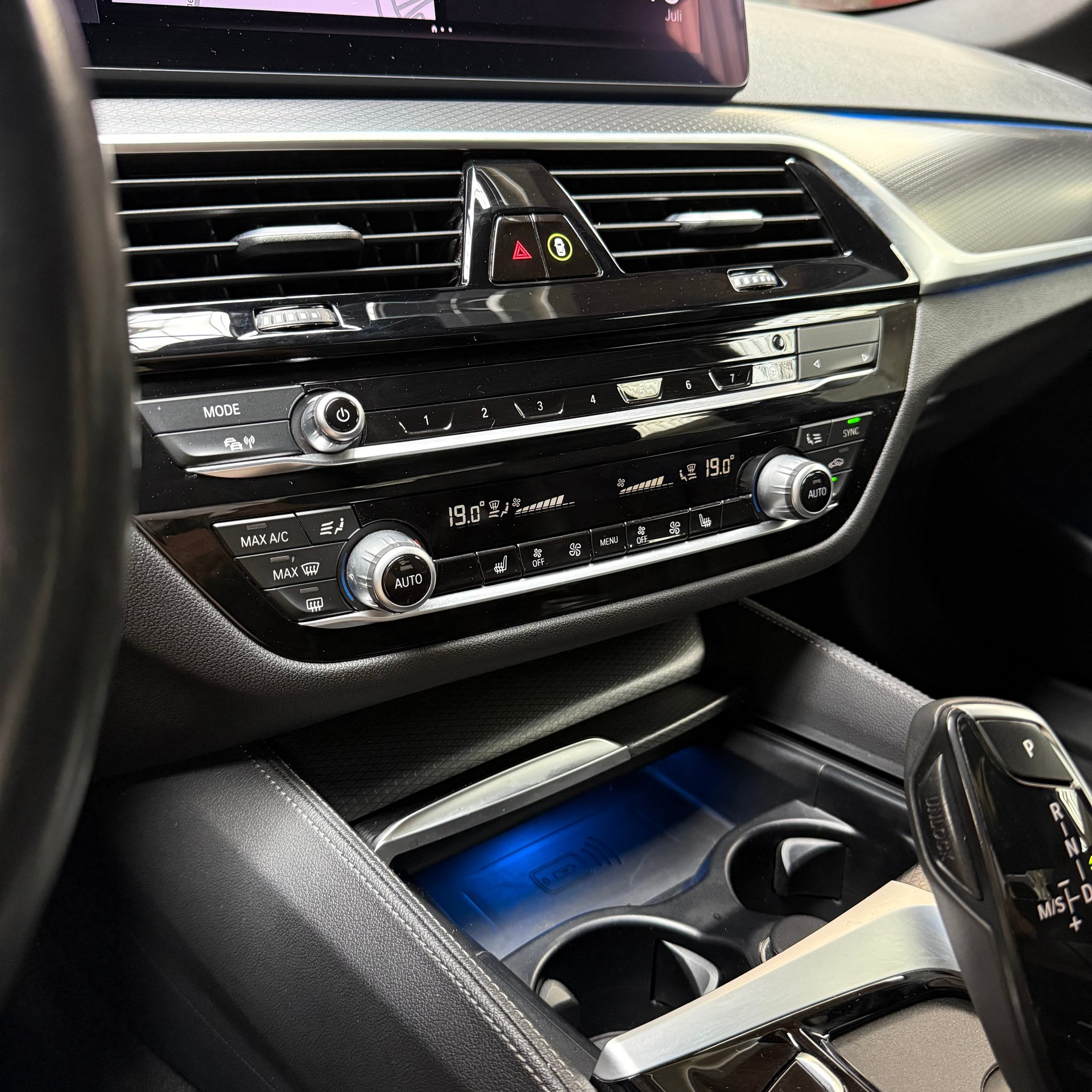 BMW 545e xDrive M Sport Steptronic-image-23