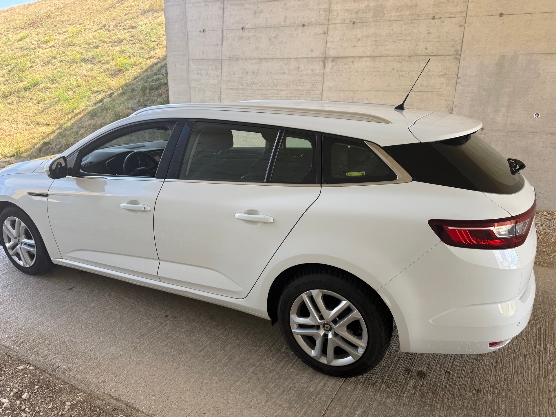 RENAULT Mégane Grandtour 1.5 dCi Business EDC-image-2