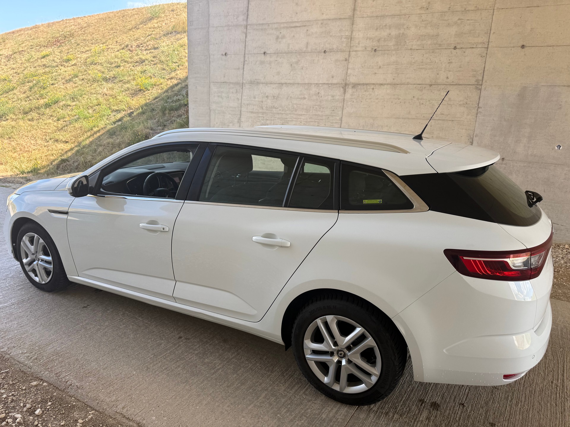 RENAULT Mégane Grandtour 1.5 dCi Business EDC-image-3