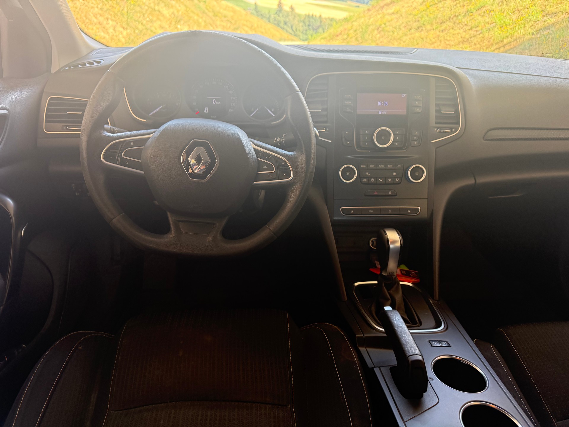 RENAULT Mégane Grandtour 1.5 dCi Business EDC-image-11