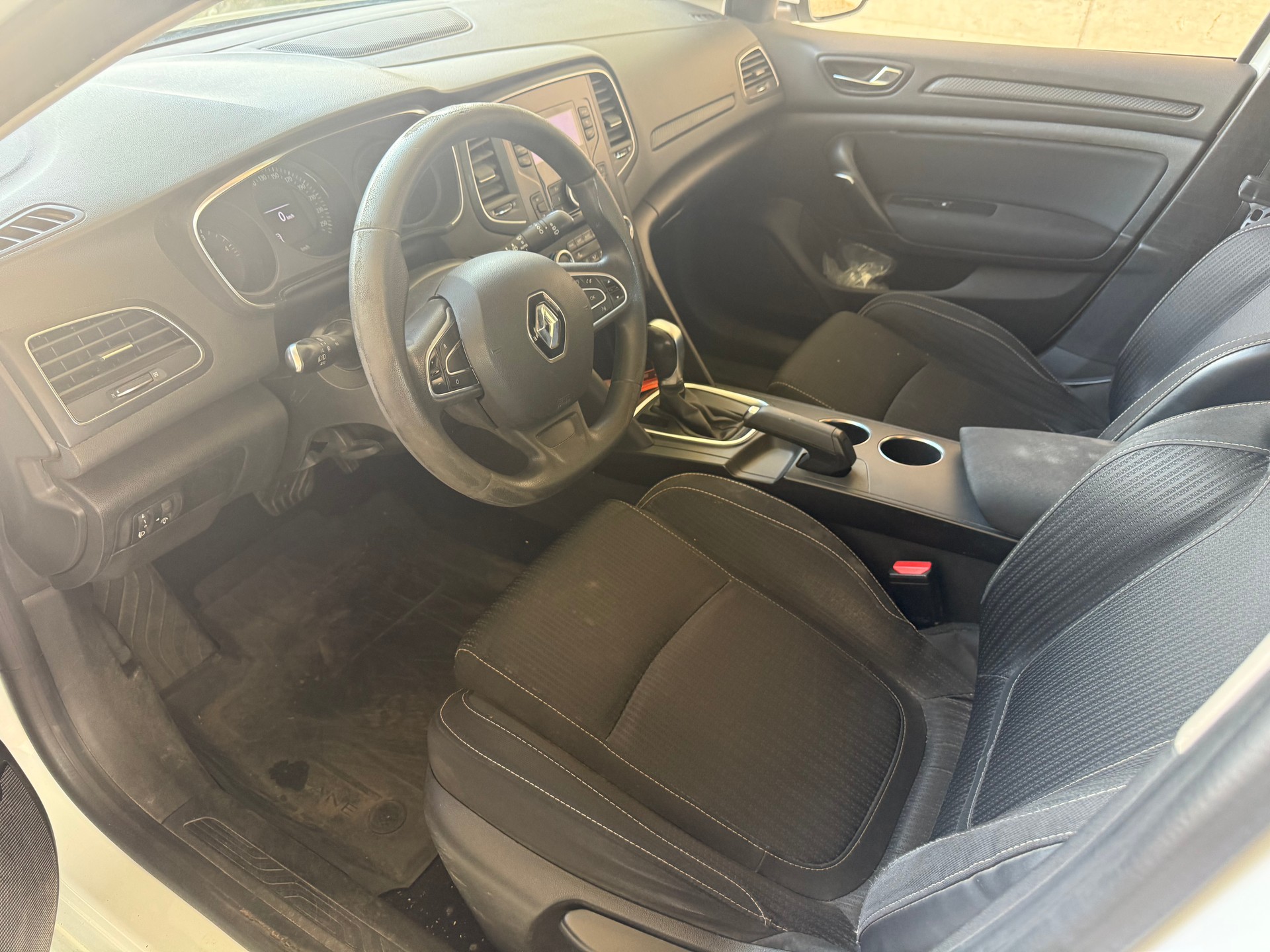 RENAULT Mégane Grandtour 1.5 dCi Business EDC-image-12