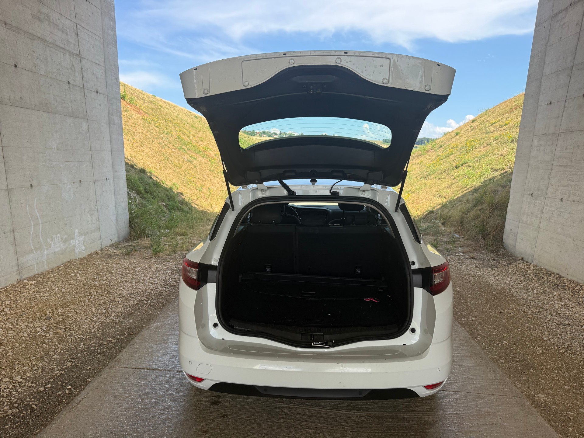 RENAULT Mégane Grandtour 1.5 dCi Business EDC-image-9