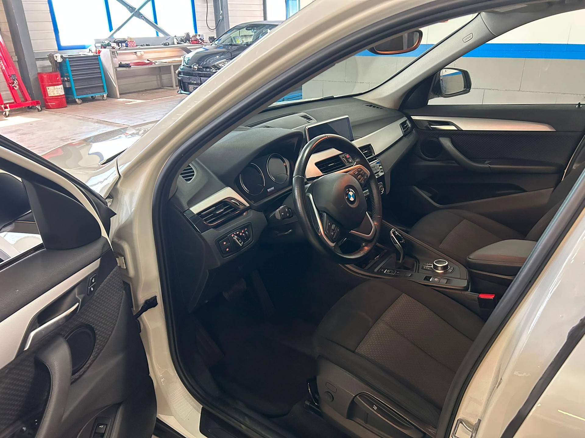 BMW X1 sDrive 18i Steptronic DSK-image-8
