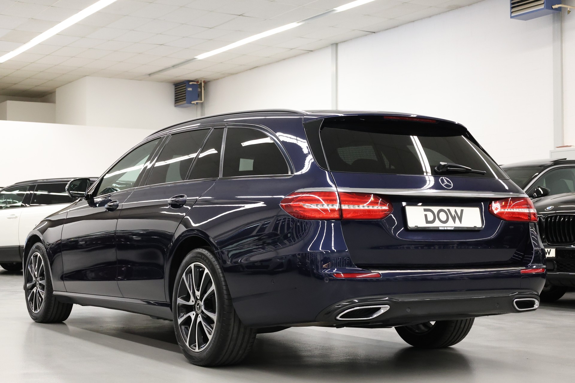 MERCEDES-BENZ E 220 d Swiss Star Avantgarde 4matic Kombi-image-3