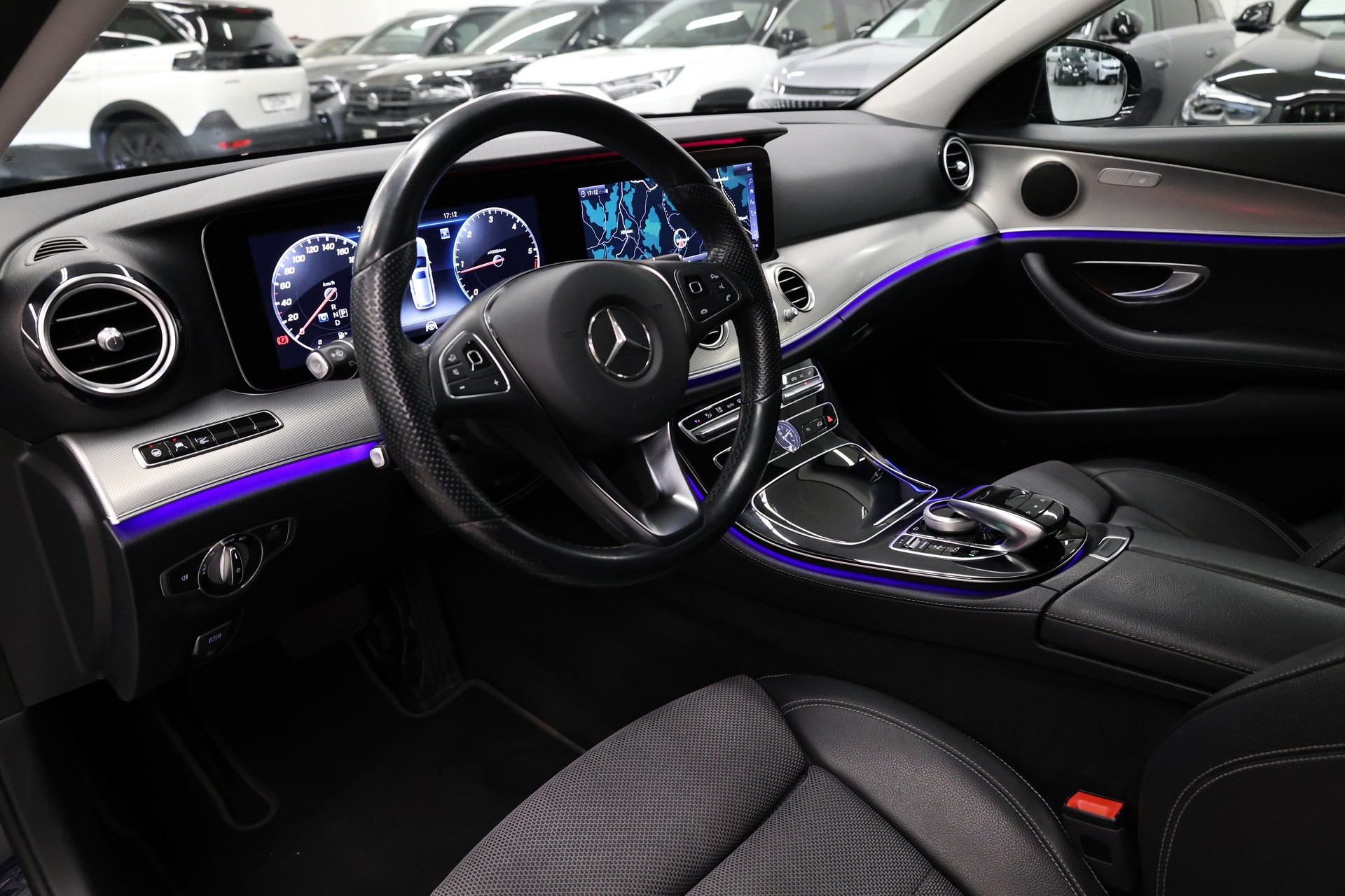 MERCEDES-BENZ E 220 d Swiss Star Avantgarde 4matic Kombi-image-14