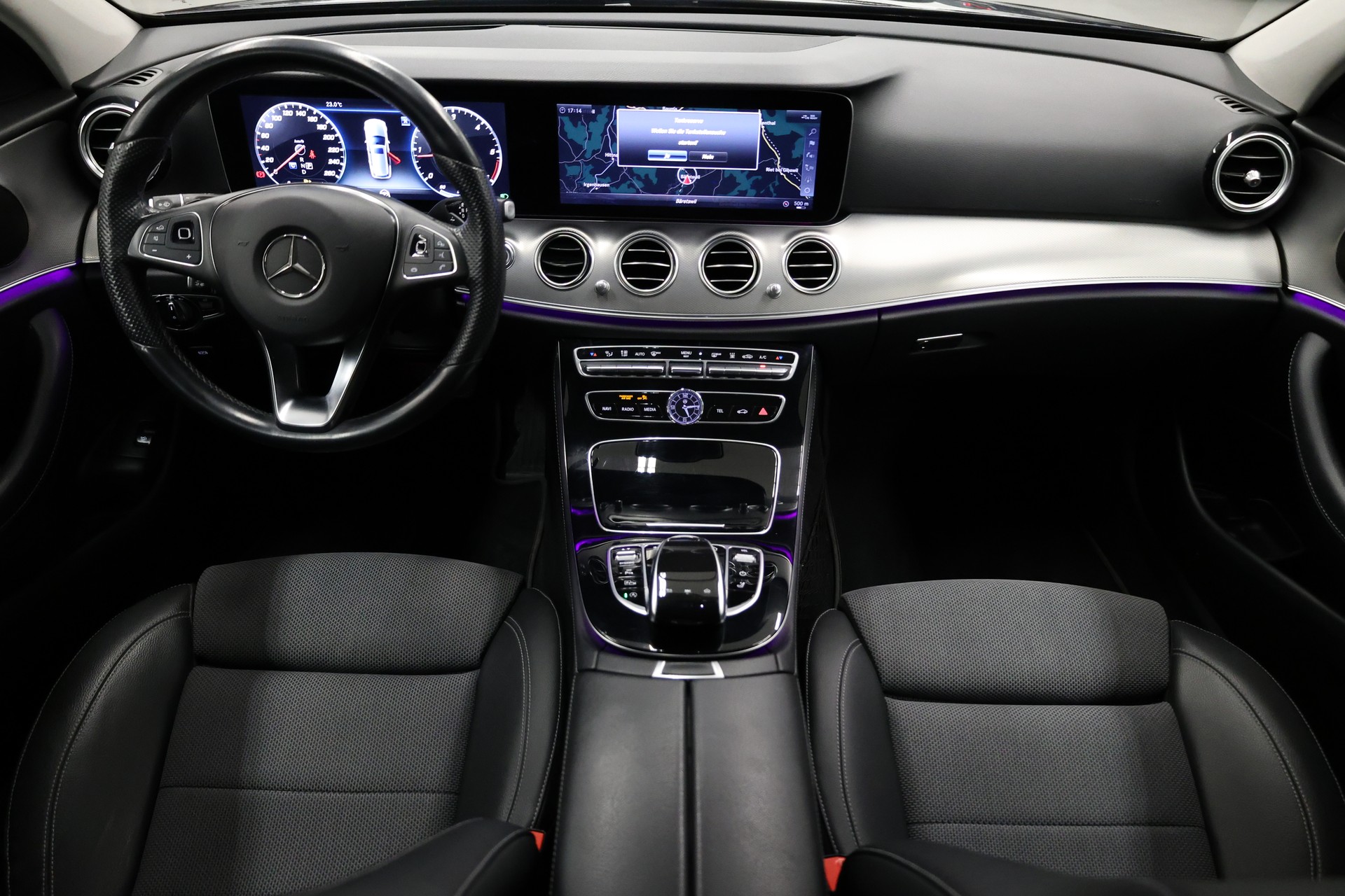 MERCEDES-BENZ E 220 d Swiss Star Avantgarde 4matic Kombi-image-10