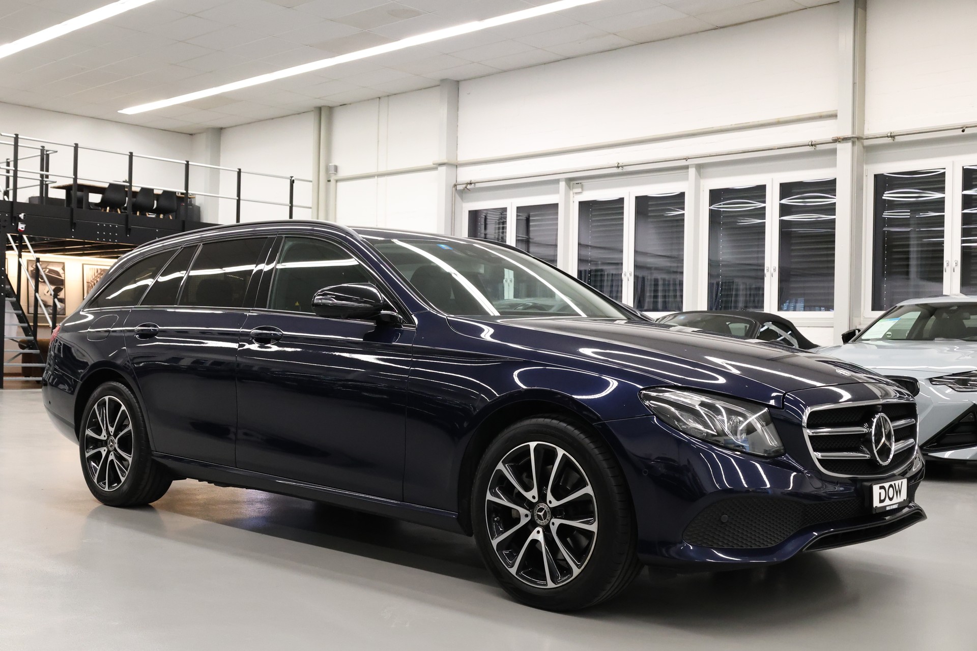 MERCEDES-BENZ E 220 d Swiss Star Avantgarde 4matic Kombi-image-2