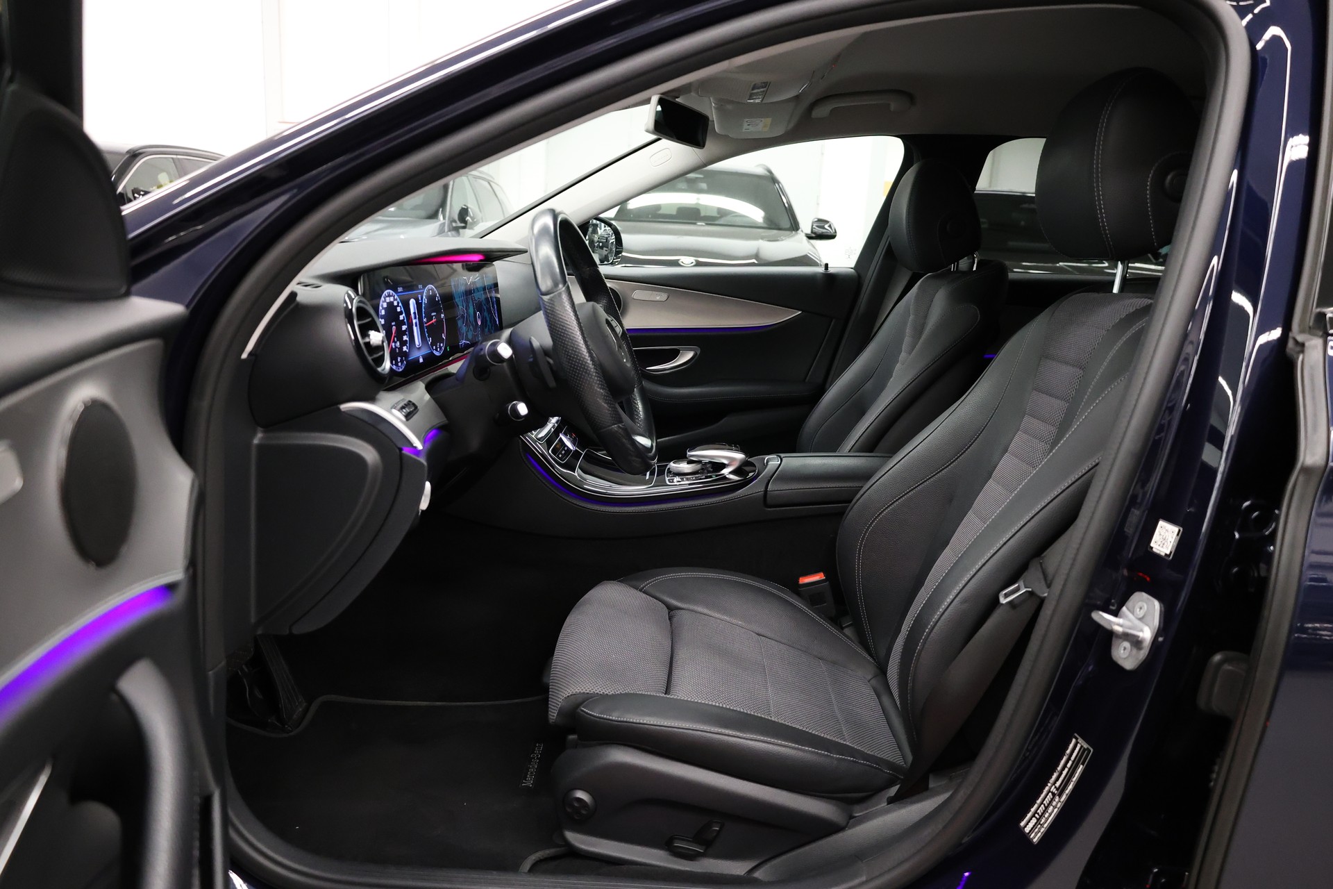 MERCEDES-BENZ E 220 d Swiss Star Avantgarde 4matic Kombi-image-11