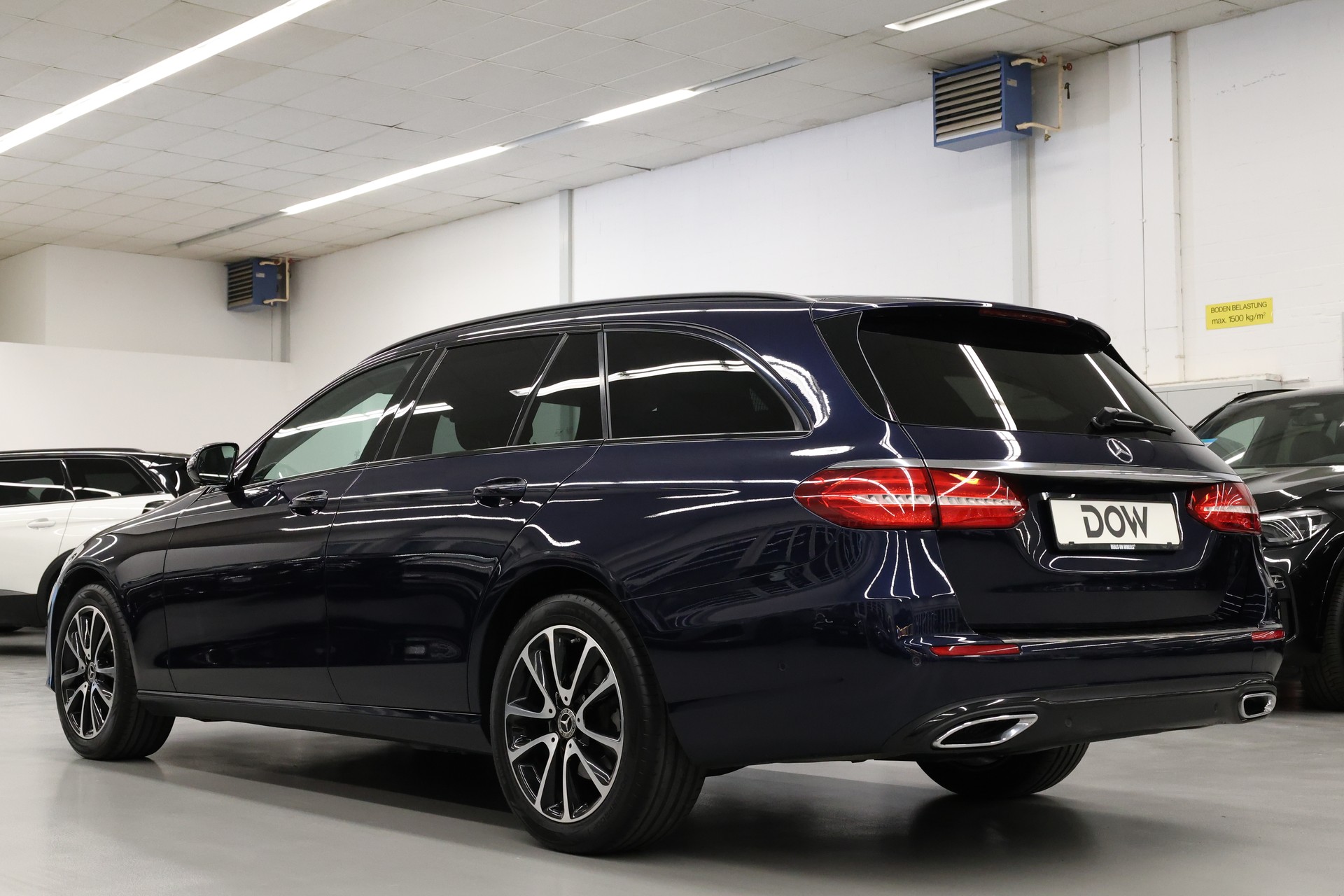 MERCEDES-BENZ E 220 d Swiss Star Avantgarde 4matic Kombi-image-5