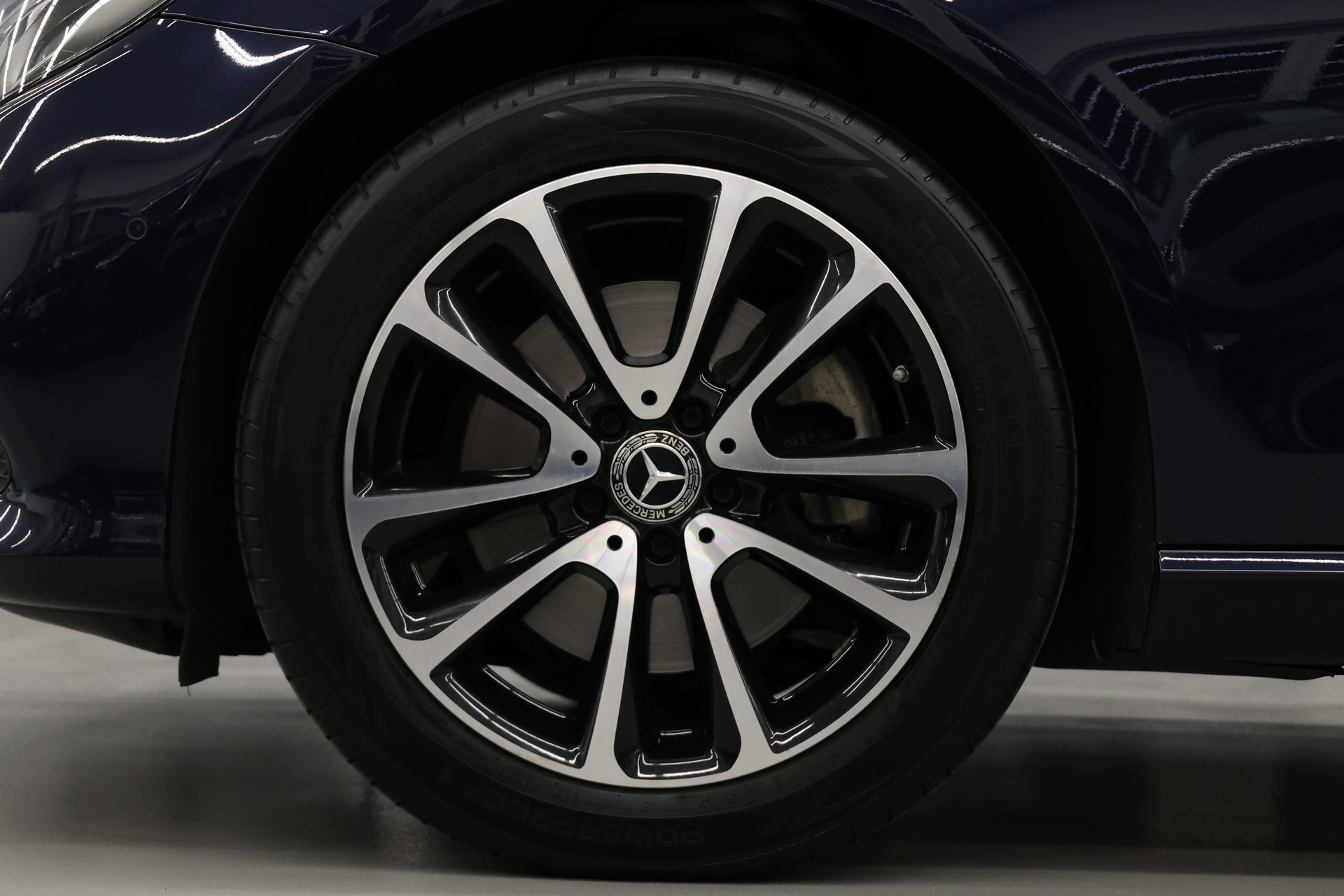 MERCEDES-BENZ E 220 d Swiss Star Avantgarde 4matic Kombi-image-9