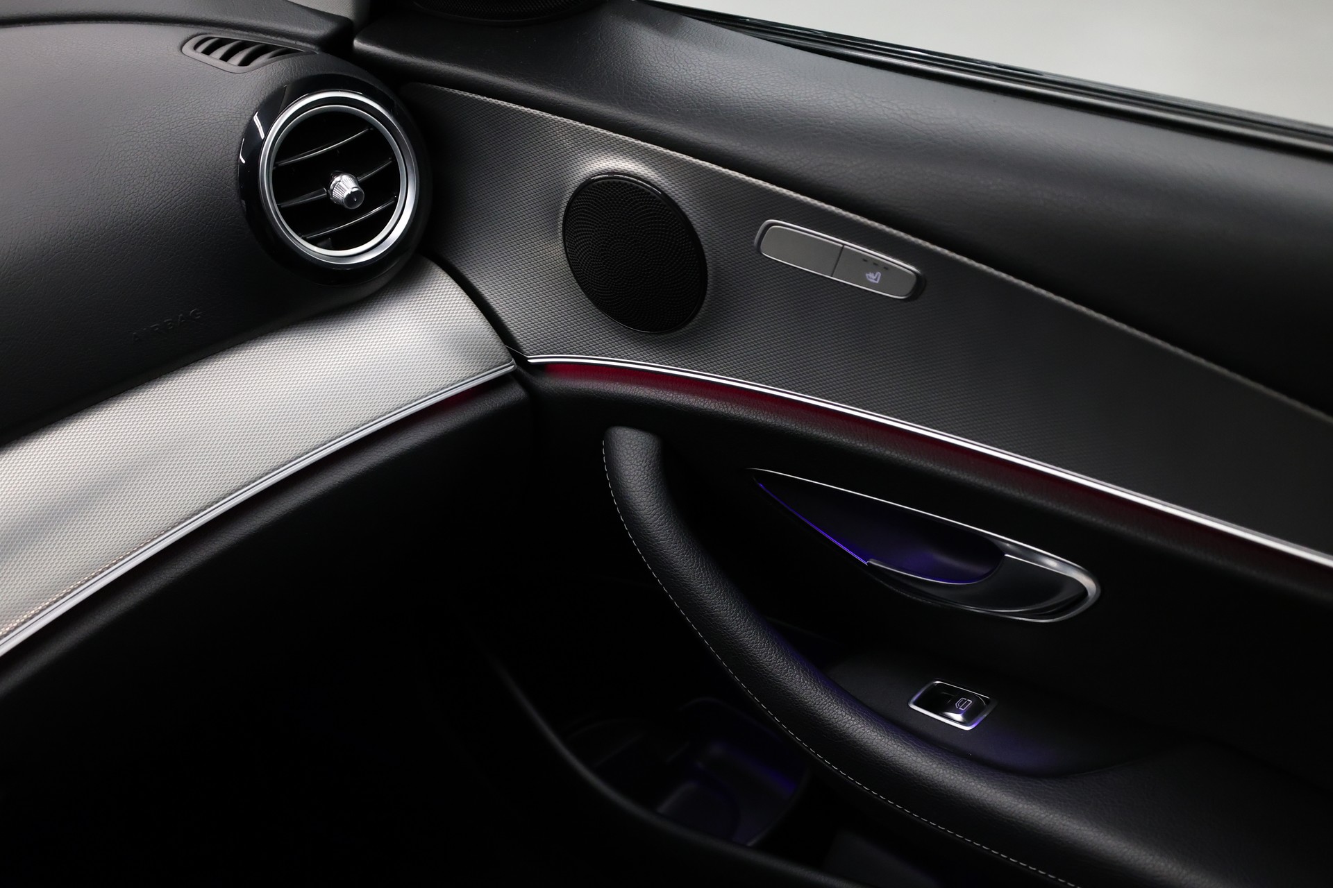 MERCEDES-BENZ E 220 d Swiss Star Avantgarde 4matic Kombi-image-18