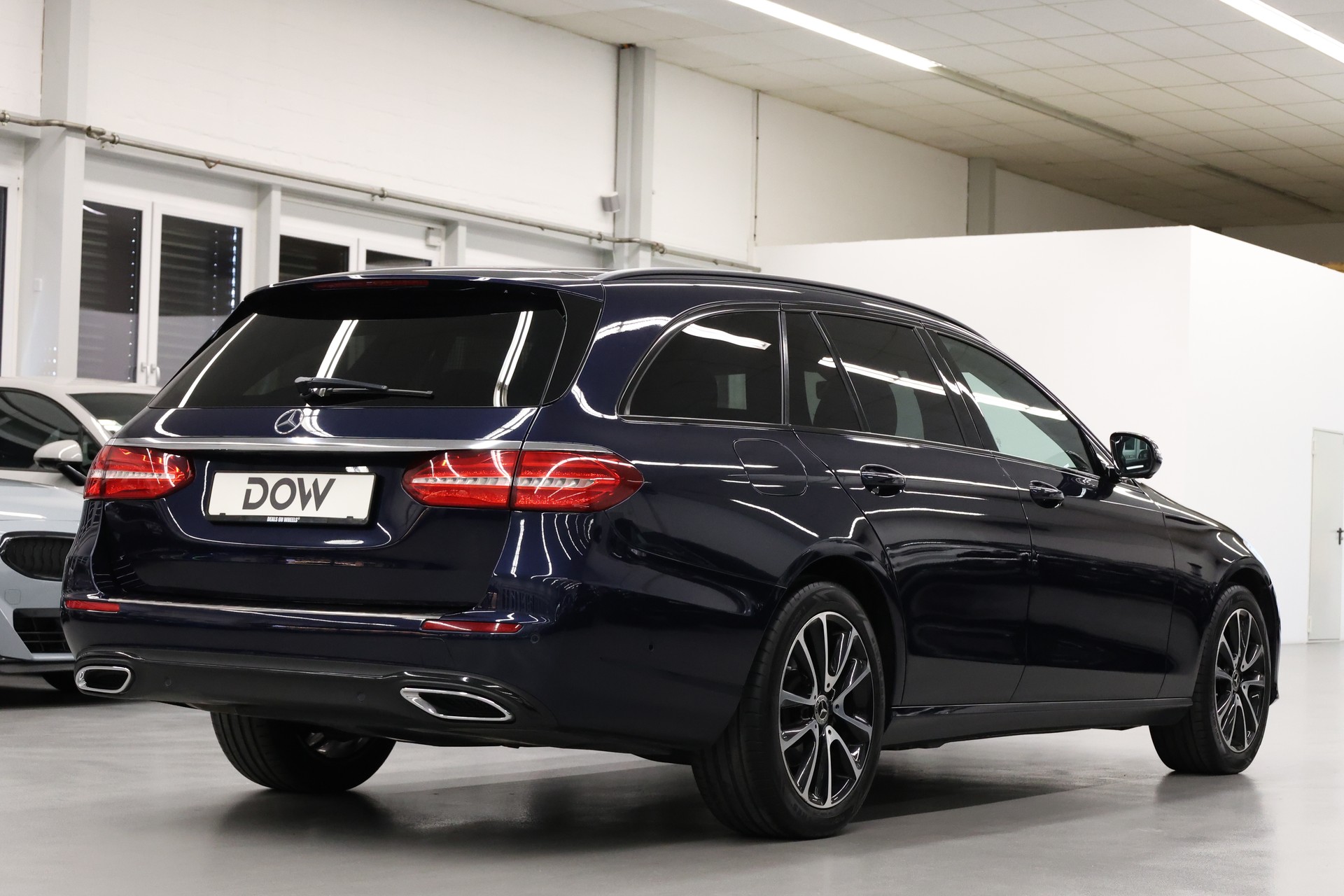 MERCEDES-BENZ E 220 d Swiss Star Avantgarde 4matic Kombi-image-4
