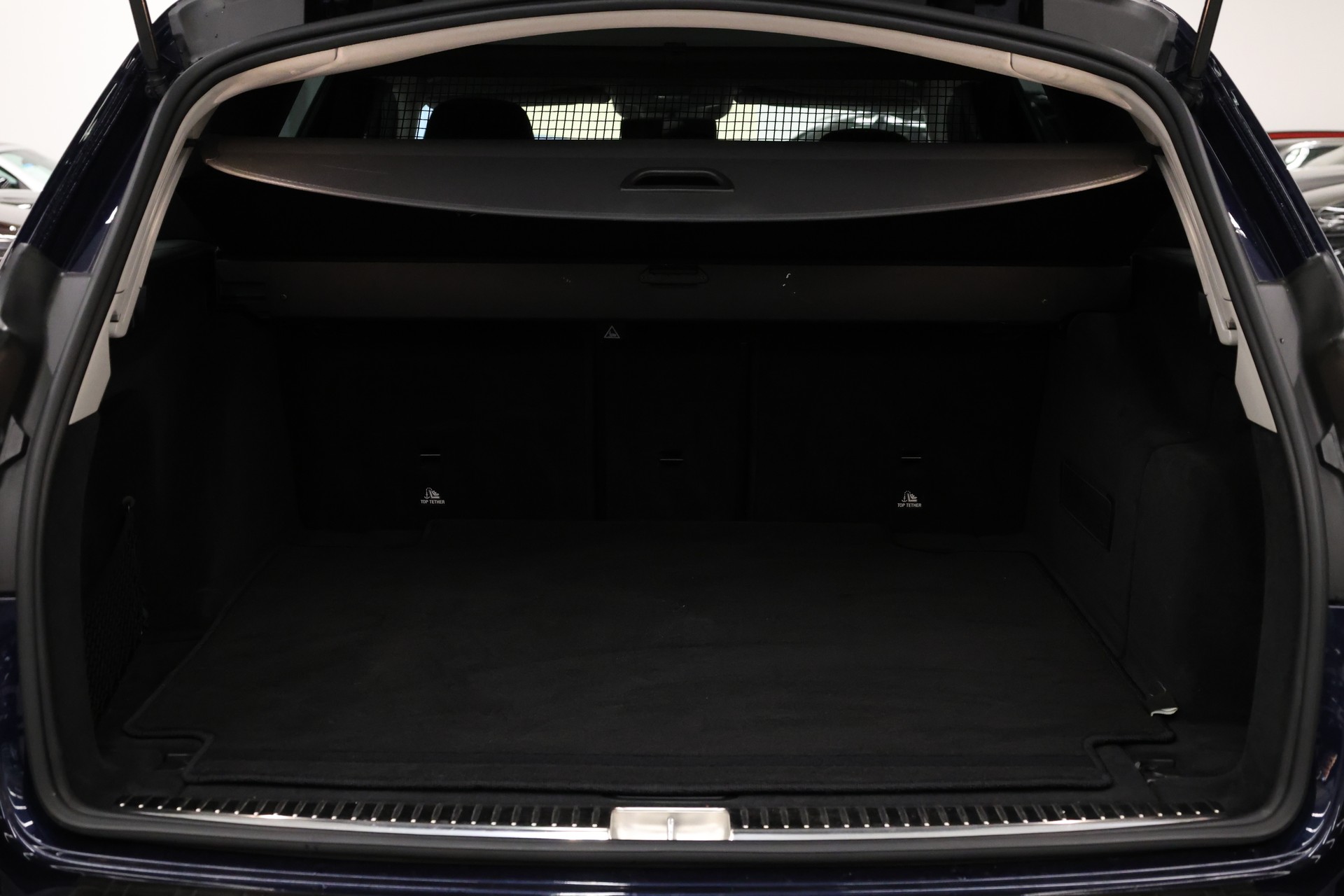 MERCEDES-BENZ E 220 d Swiss Star Avantgarde 4matic Kombi-image-22