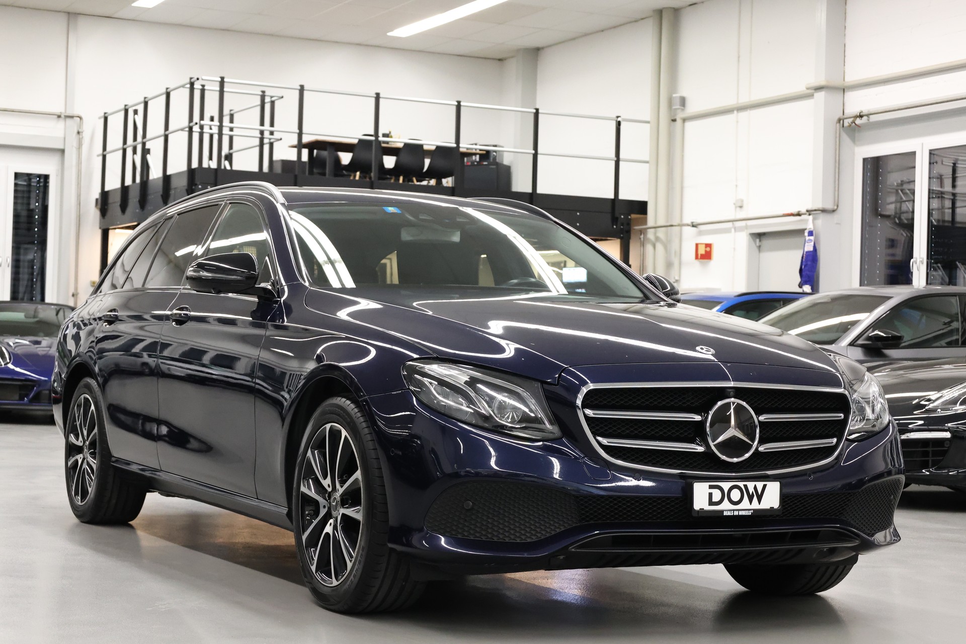 MERCEDES-BENZ E 220 d Swiss Star Avantgarde 4matic Kombi-image-1
