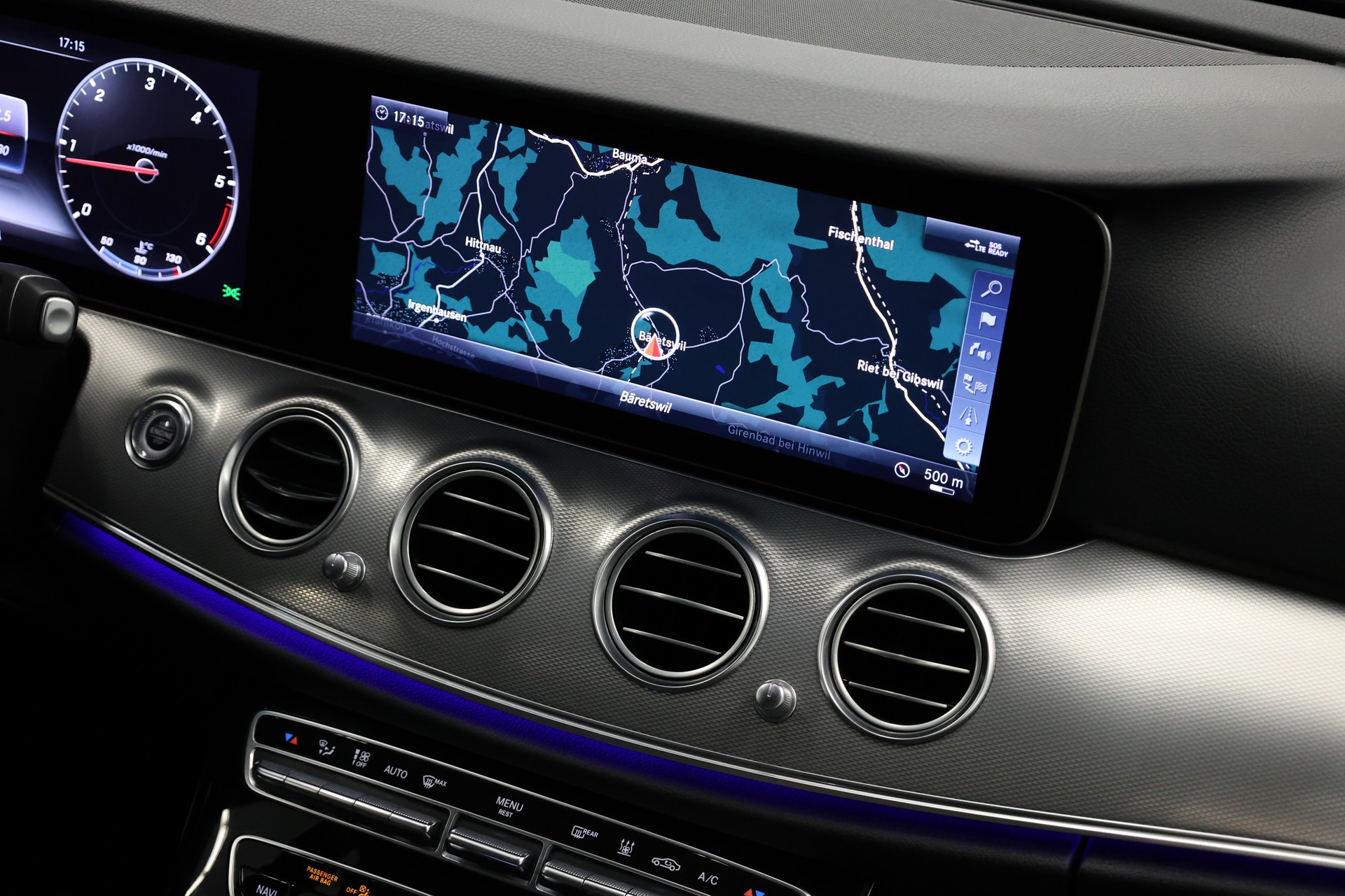 MERCEDES-BENZ E 220 d Swiss Star Avantgarde 4matic Kombi-image-16