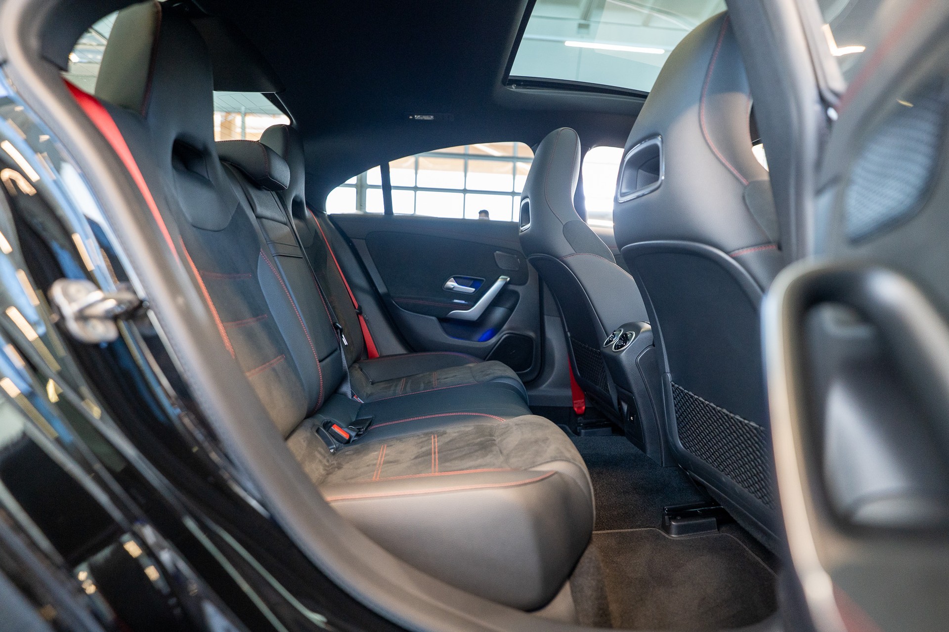 MERCEDES-BENZ CLA 35 AMG 4matic / Panorama-Schiebedach / Performance Auspuff /-image-15