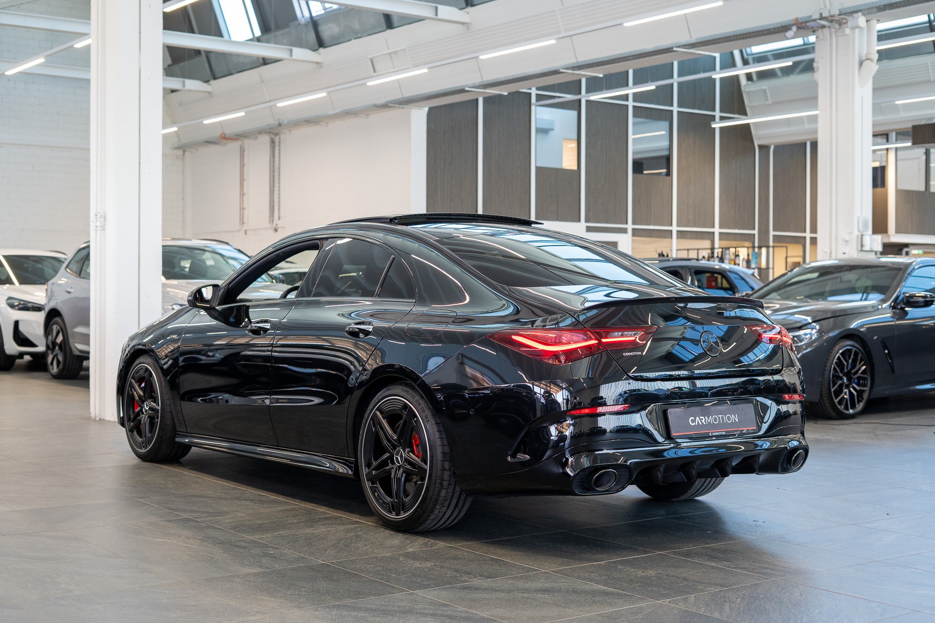 MERCEDES-BENZ CLA 35 AMG 4matic / Panorama-Schiebedach / Performance Auspuff /-image-3