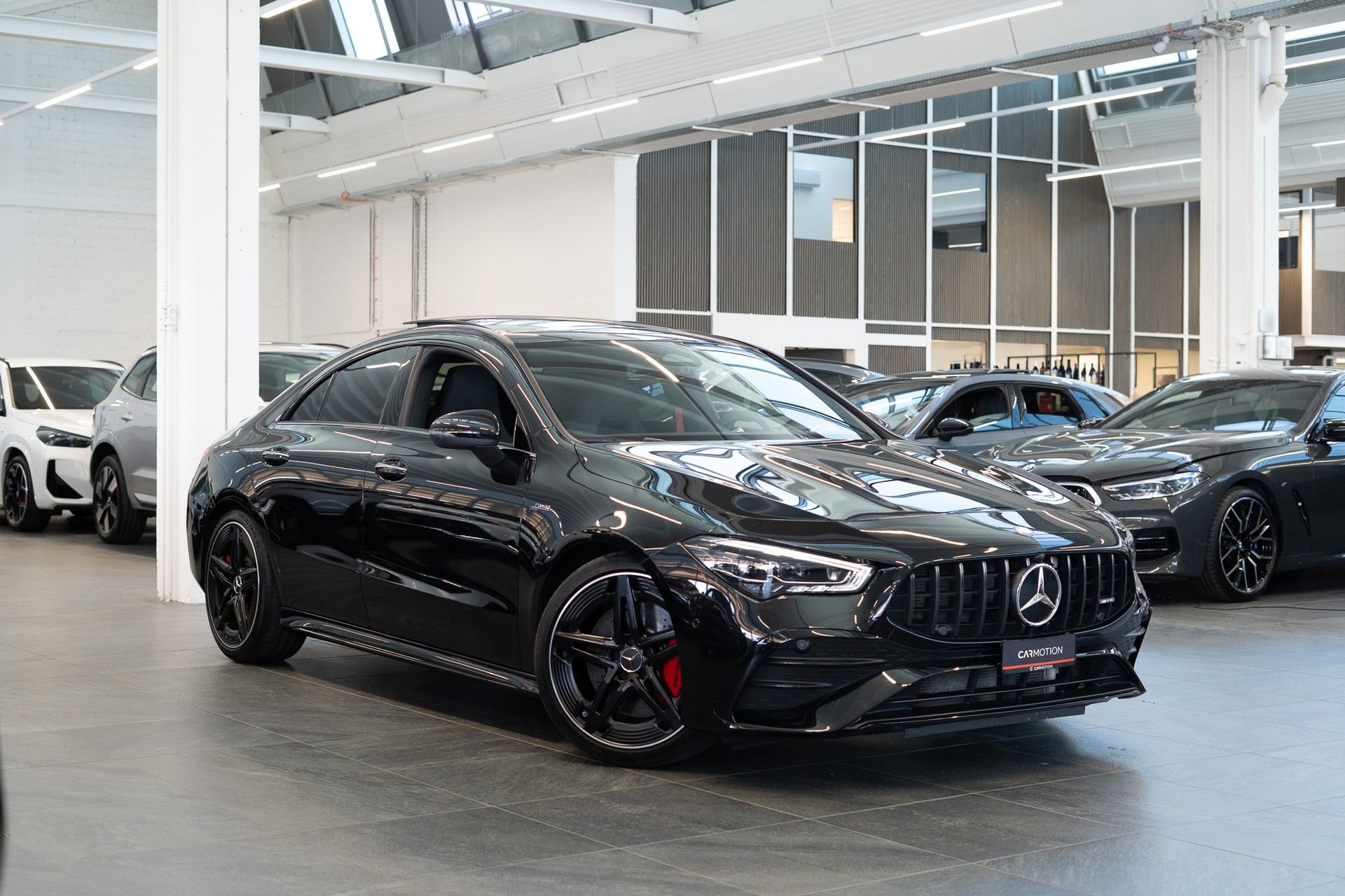 MERCEDES-BENZ CLA 35 AMG 4matic / Panorama-Schiebedach / Performance Auspuff /-image-2