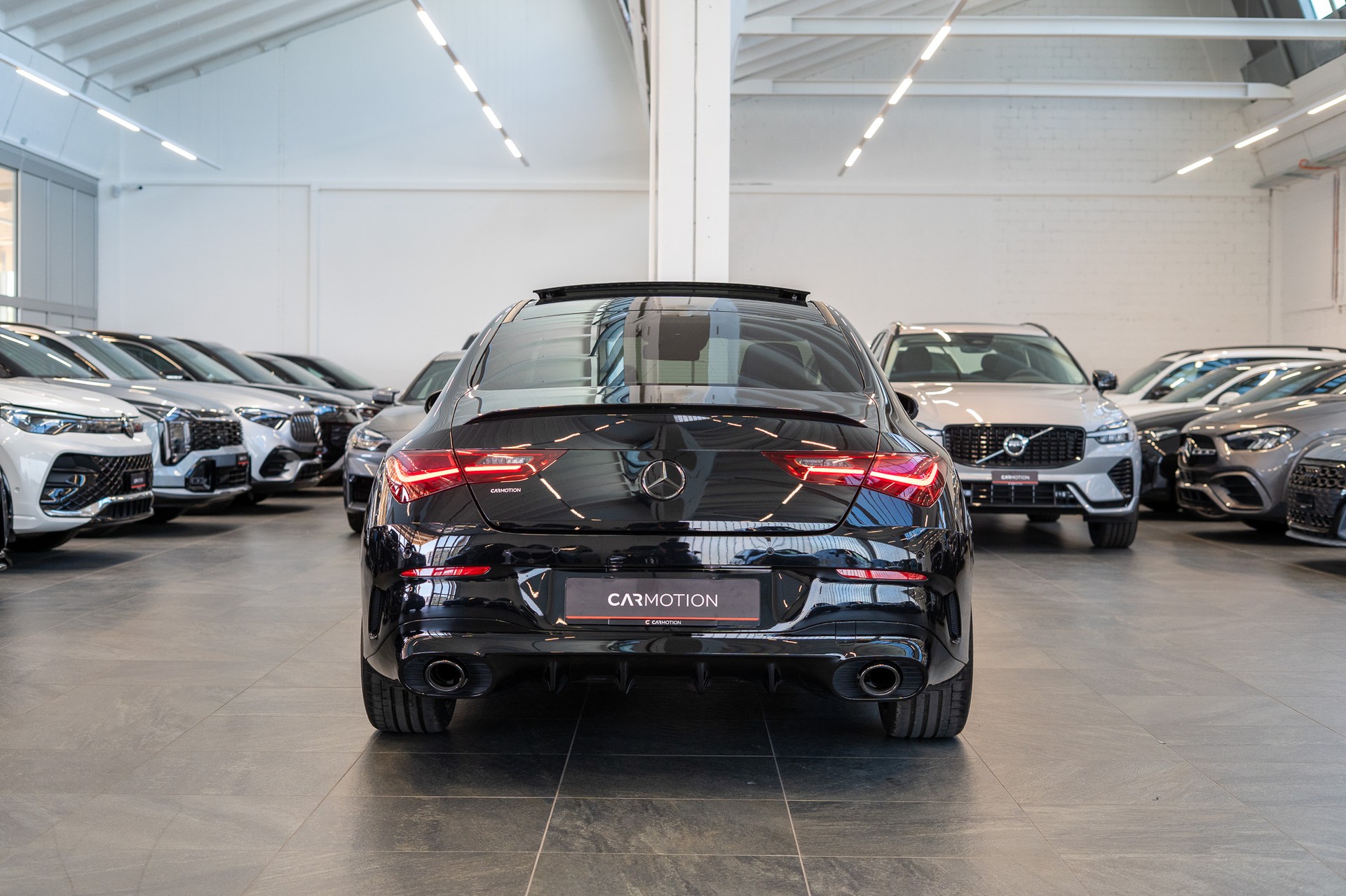 MERCEDES-BENZ CLA 35 AMG 4matic / Panorama-Schiebedach / Performance Auspuff /-image-4