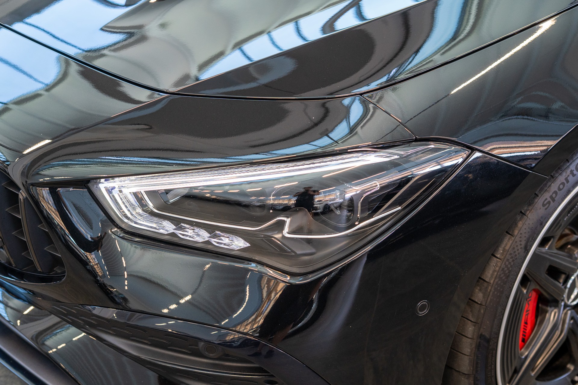 MERCEDES-BENZ CLA 35 AMG 4matic / Panorama-Schiebedach / Performance Auspuff /-image-8