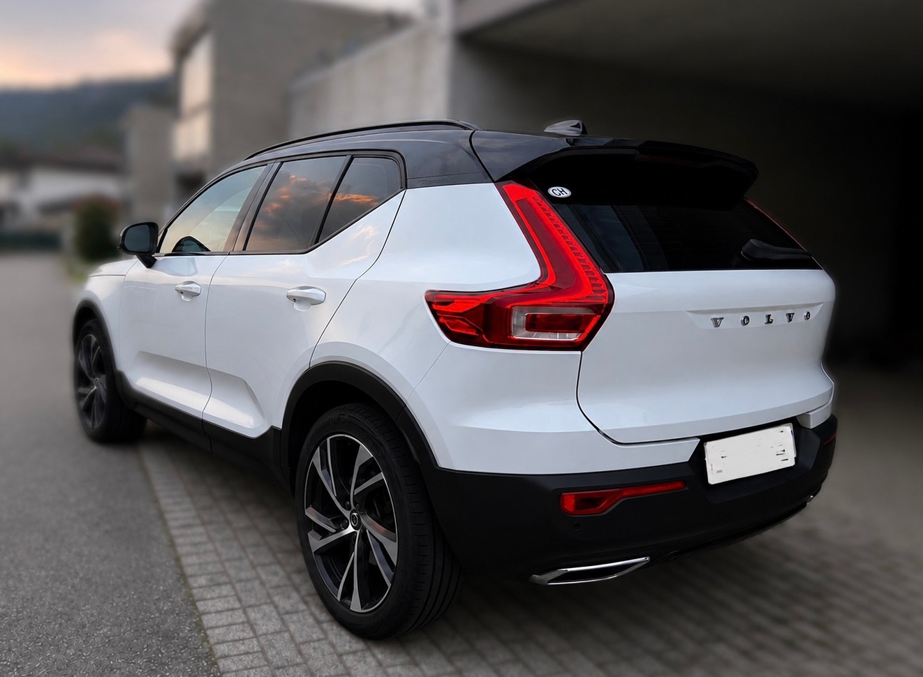 VOLVO 2.0 D4 R-Design AWD-image-5