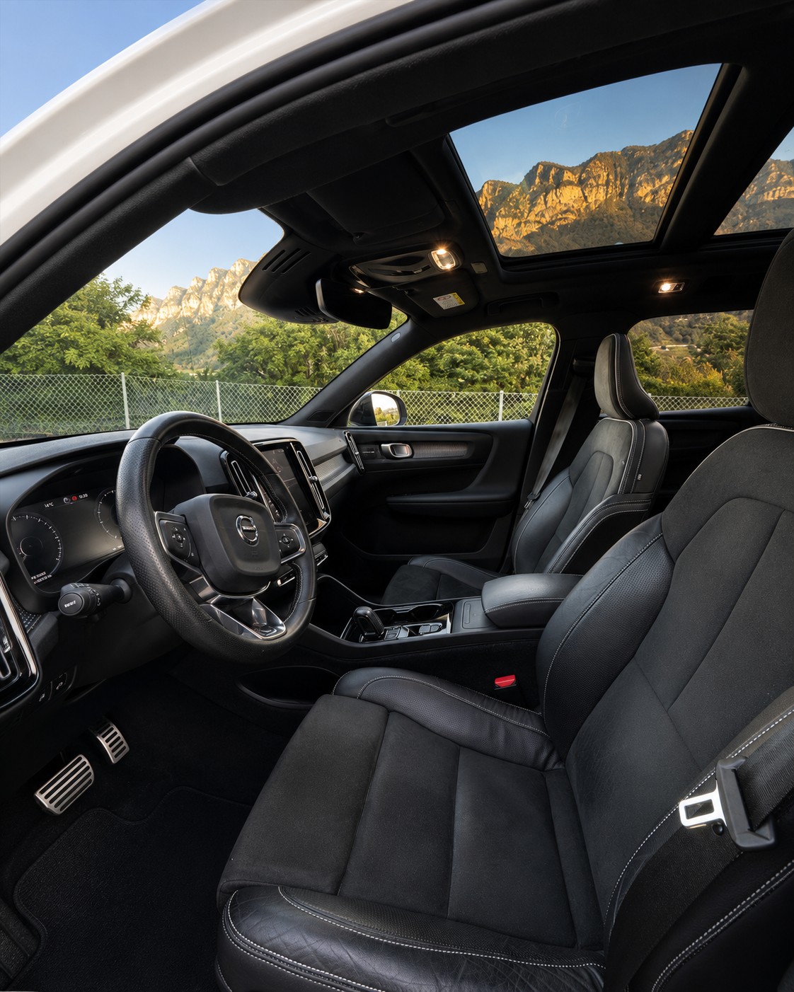 VOLVO 2.0 D4 R-Design AWD-image-8
