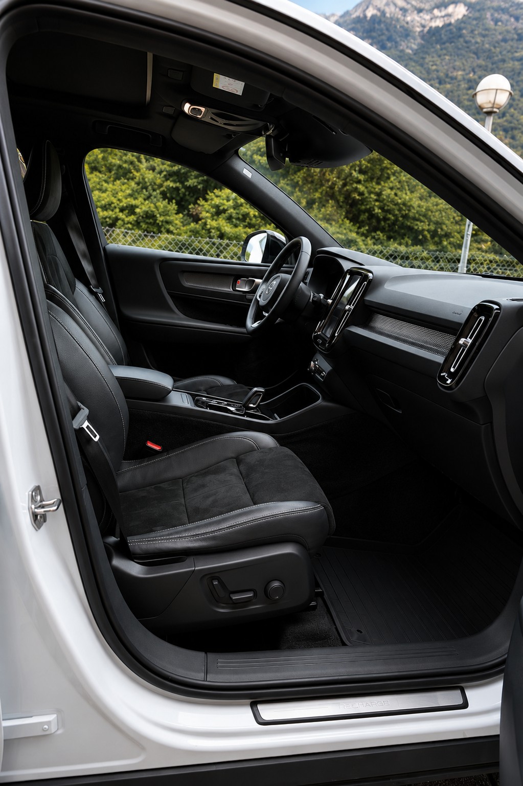 VOLVO 2.0 D4 R-Design AWD-image-7
