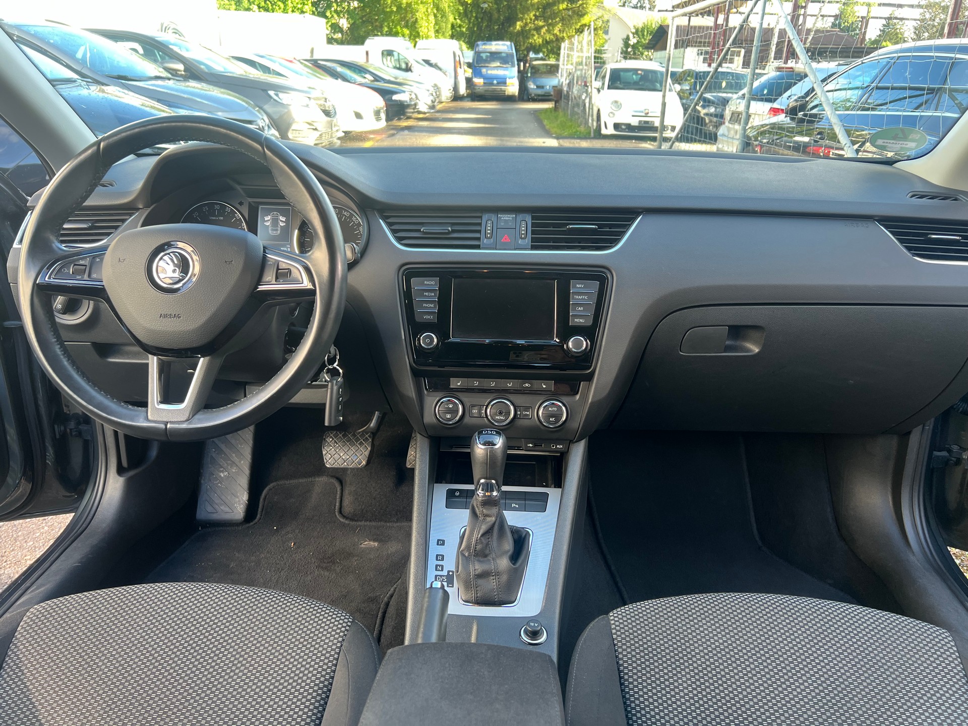 SKODA Octavia Combi 1.6 TDI Ambition DSG-image-7