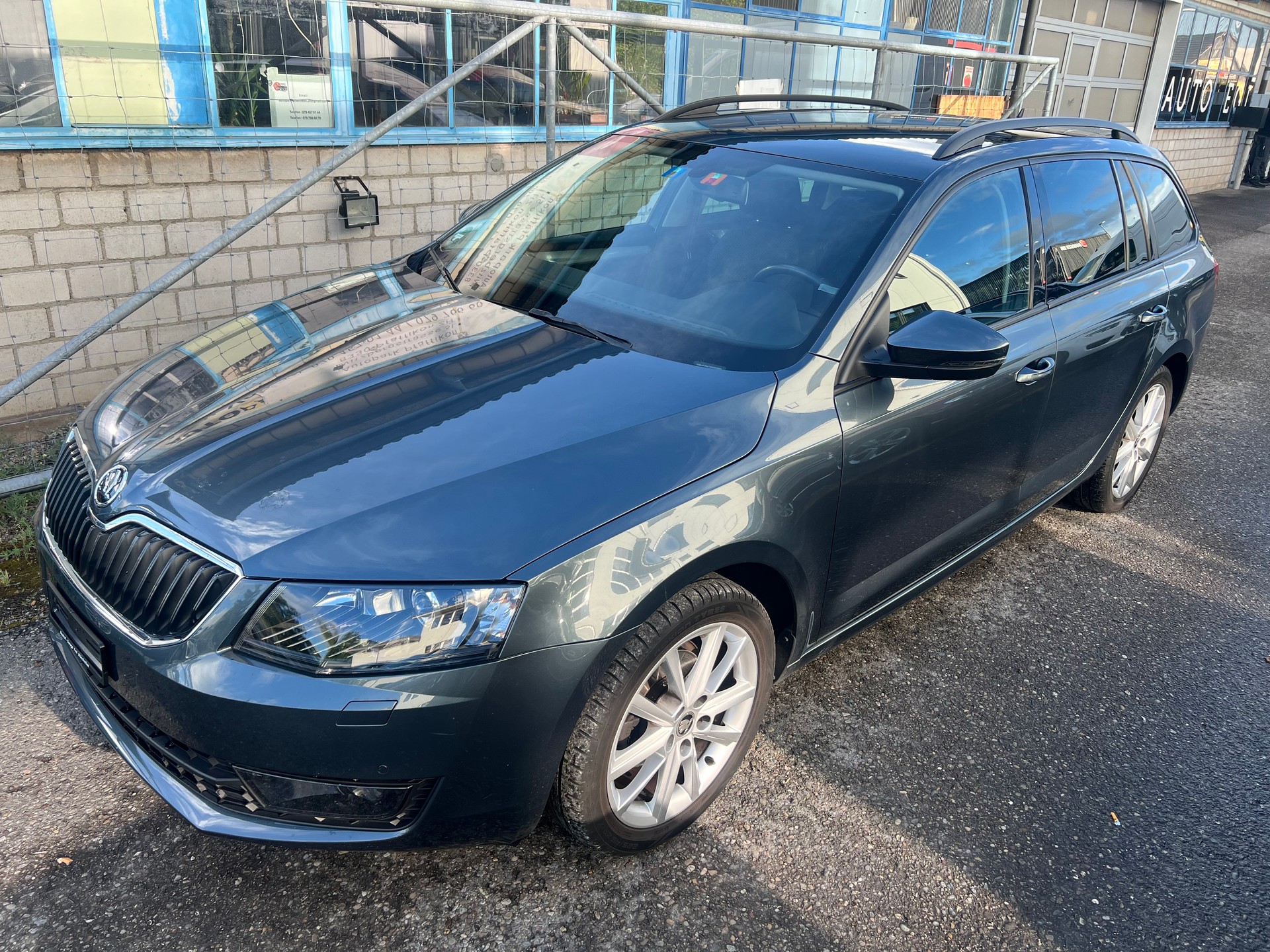 SKODA Octavia Combi 1.6 TDI Ambition DSG-image-1