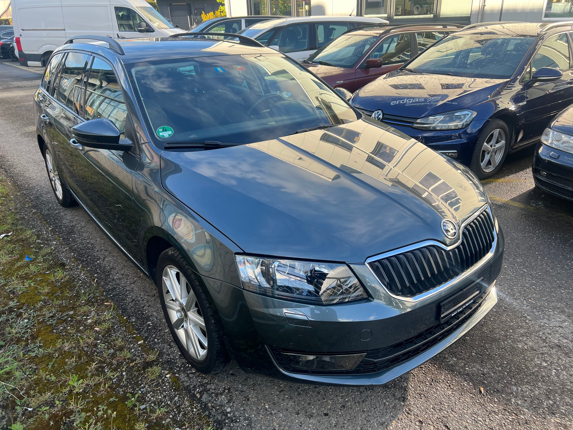SKODA Octavia Combi 1.6 TDI Ambition DSG-image-0