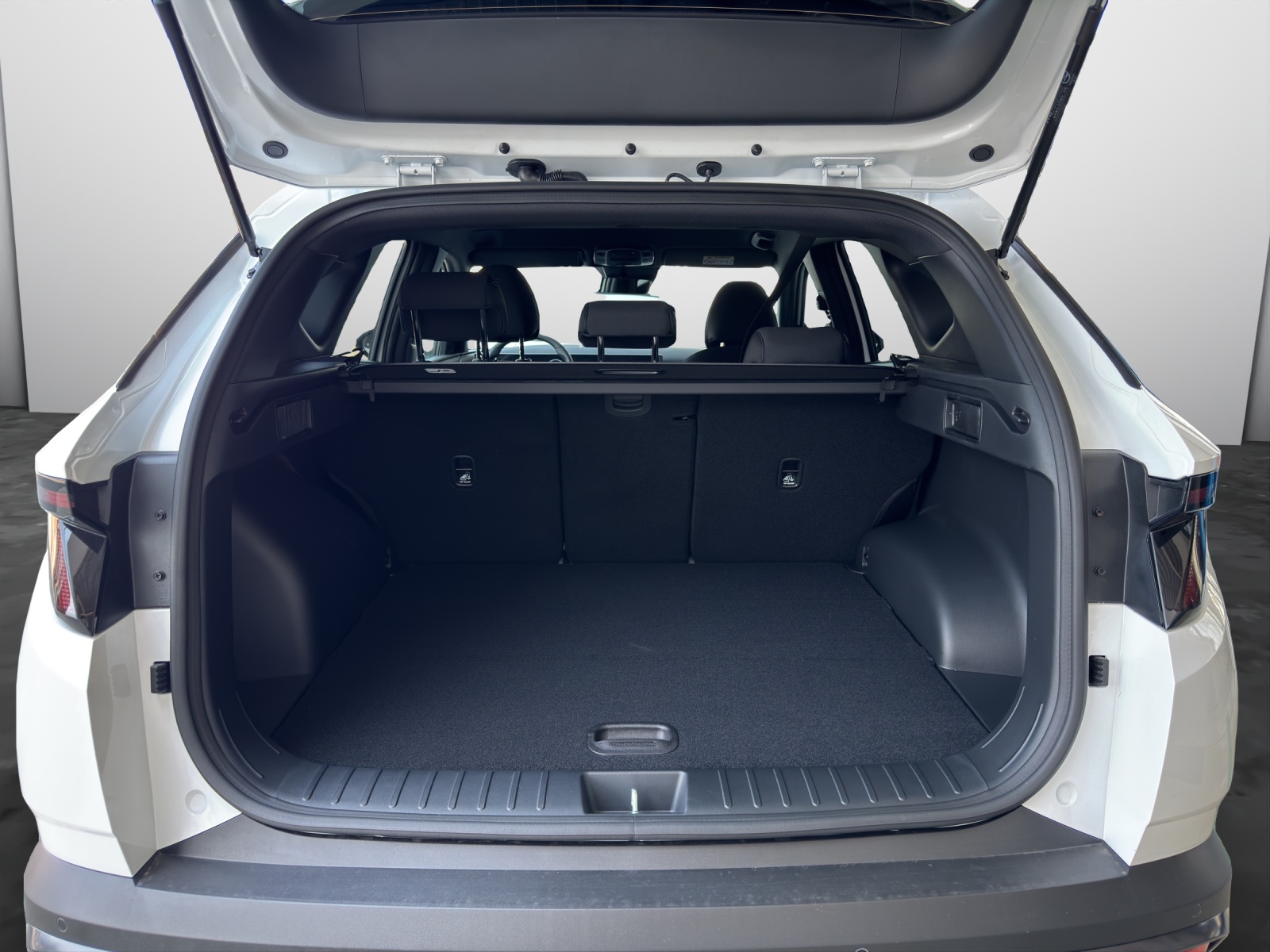 HYUNDAI Tucson 1.6 T-GDi HEV Origo Blackline 4WD MY27-image-15
