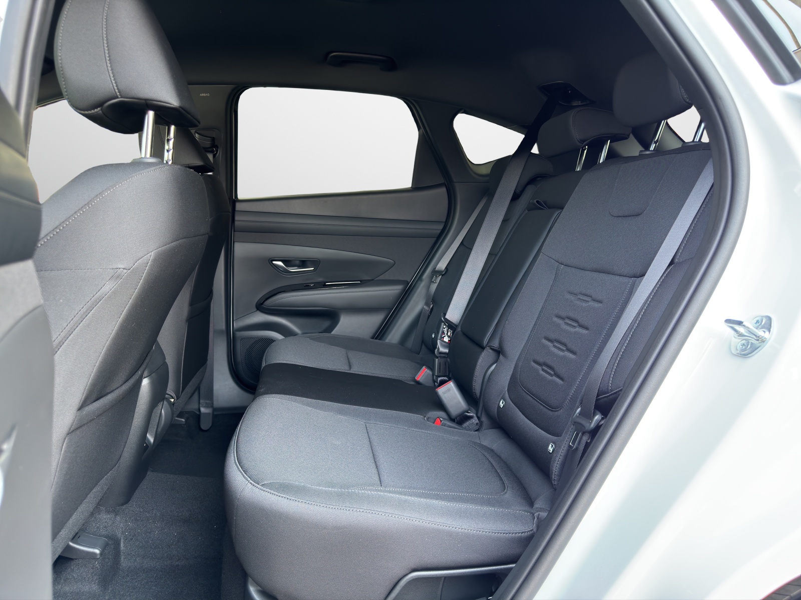 HYUNDAI Tucson 1.6 T-GDi HEV Origo Blackline 4WD MY27-image-5