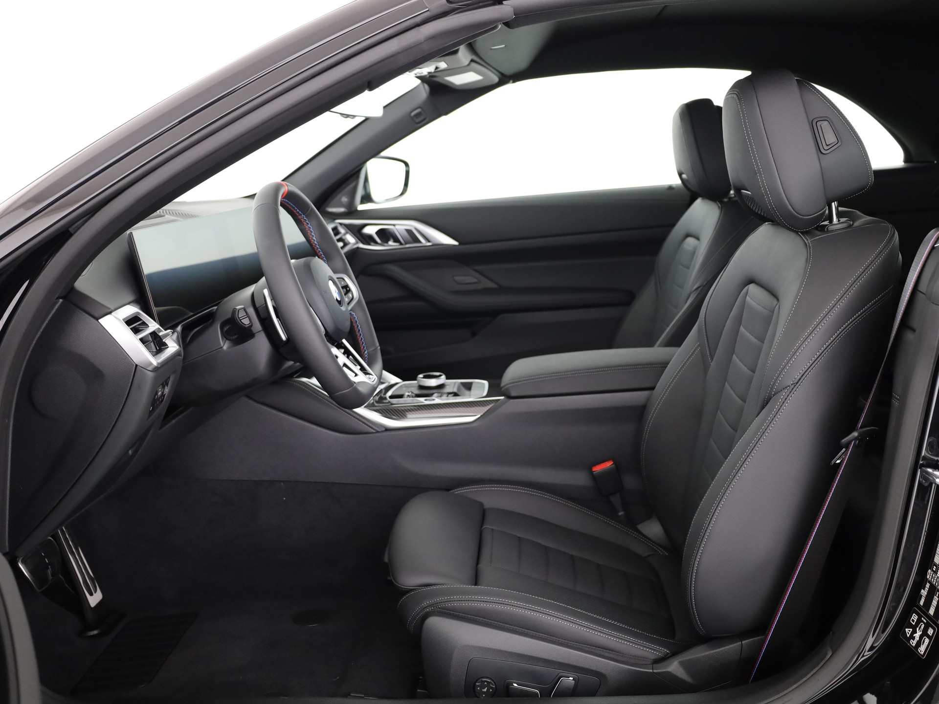 BMW M440i xDrive Cabrio-image-3