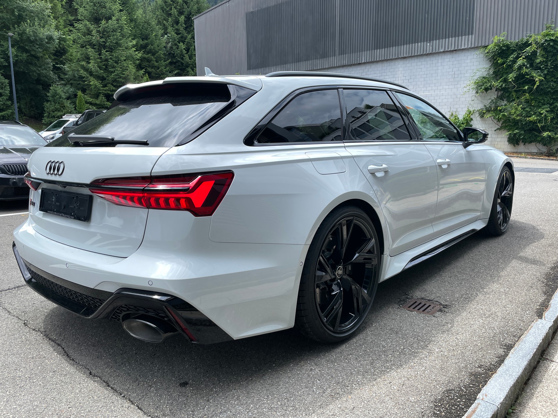 AUDI RS6 Avant 4.0 TFSI V8 Performance quattro-image-6