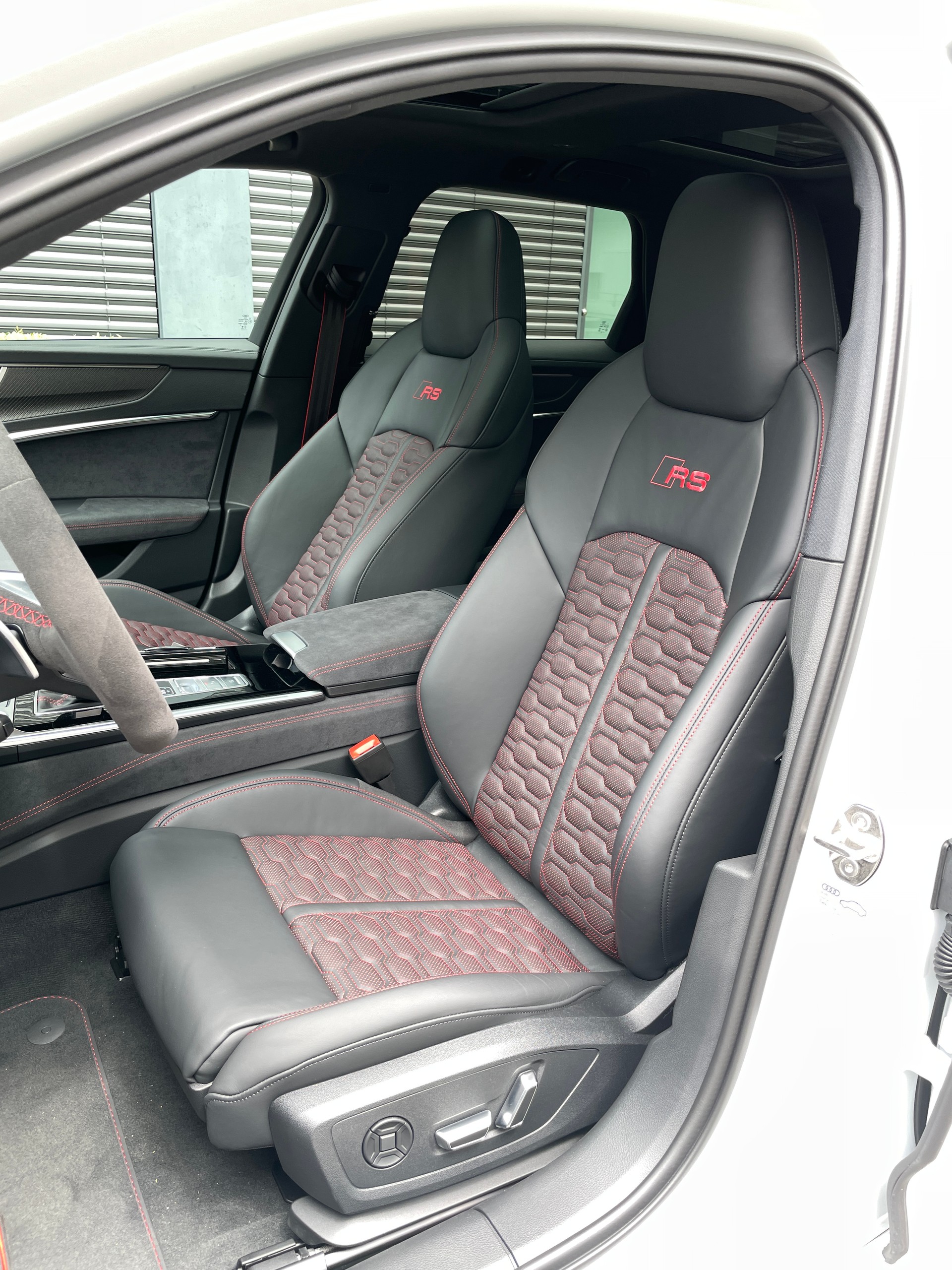 AUDI RS6 Avant 4.0 TFSI V8 Performance quattro-image-13