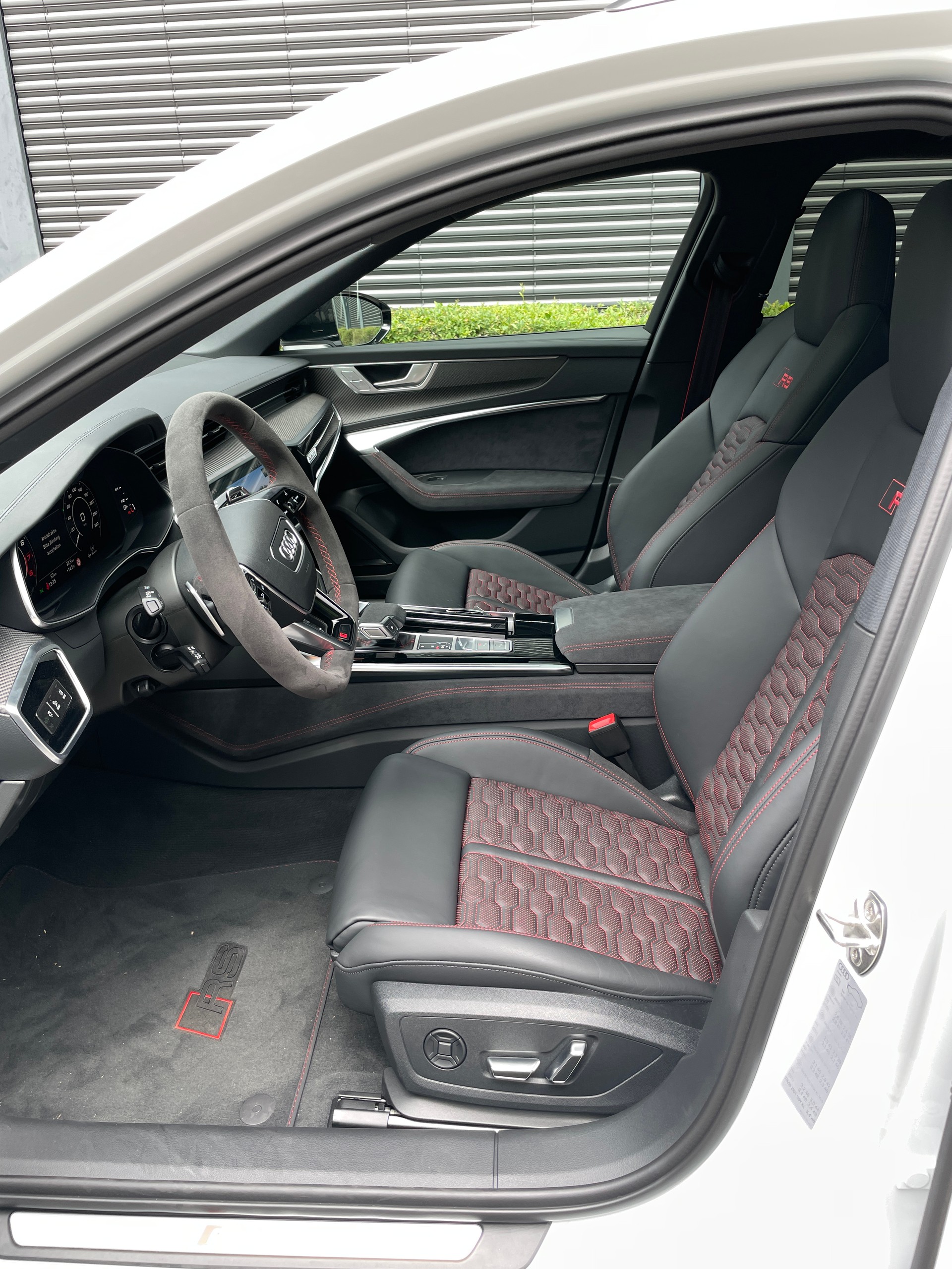 AUDI RS6 Avant 4.0 TFSI V8 Performance quattro-image-12