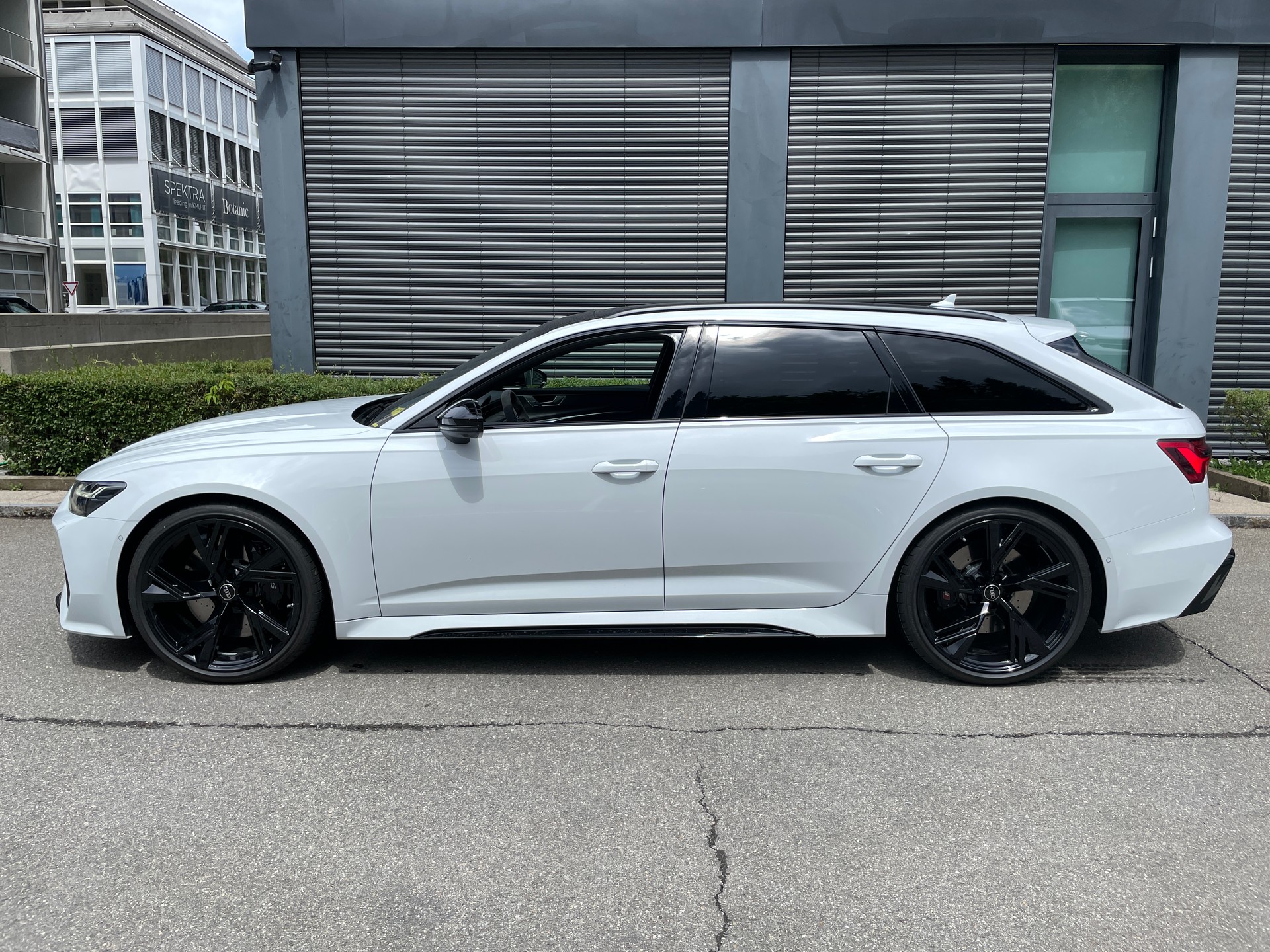 AUDI RS6 Avant 4.0 TFSI V8 Performance quattro-image-1
