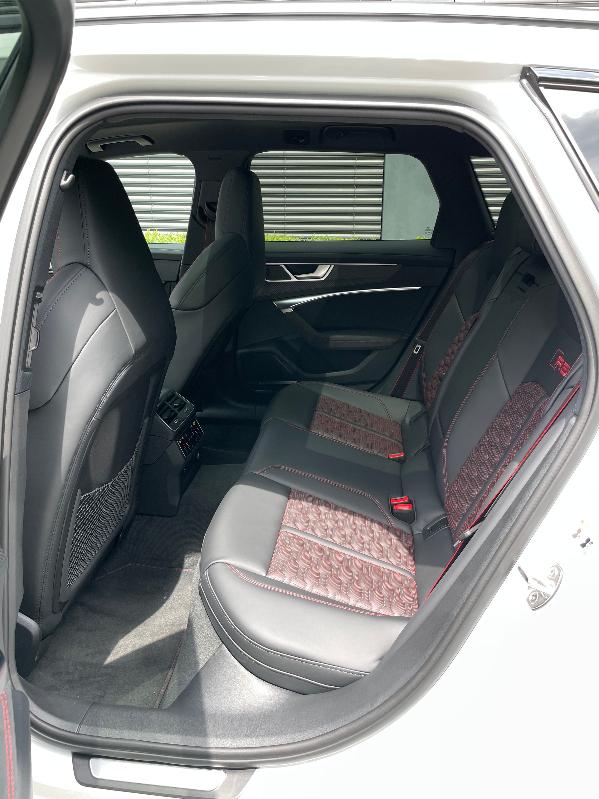 AUDI RS6 Avant 4.0 TFSI V8 Performance quattro-image-15